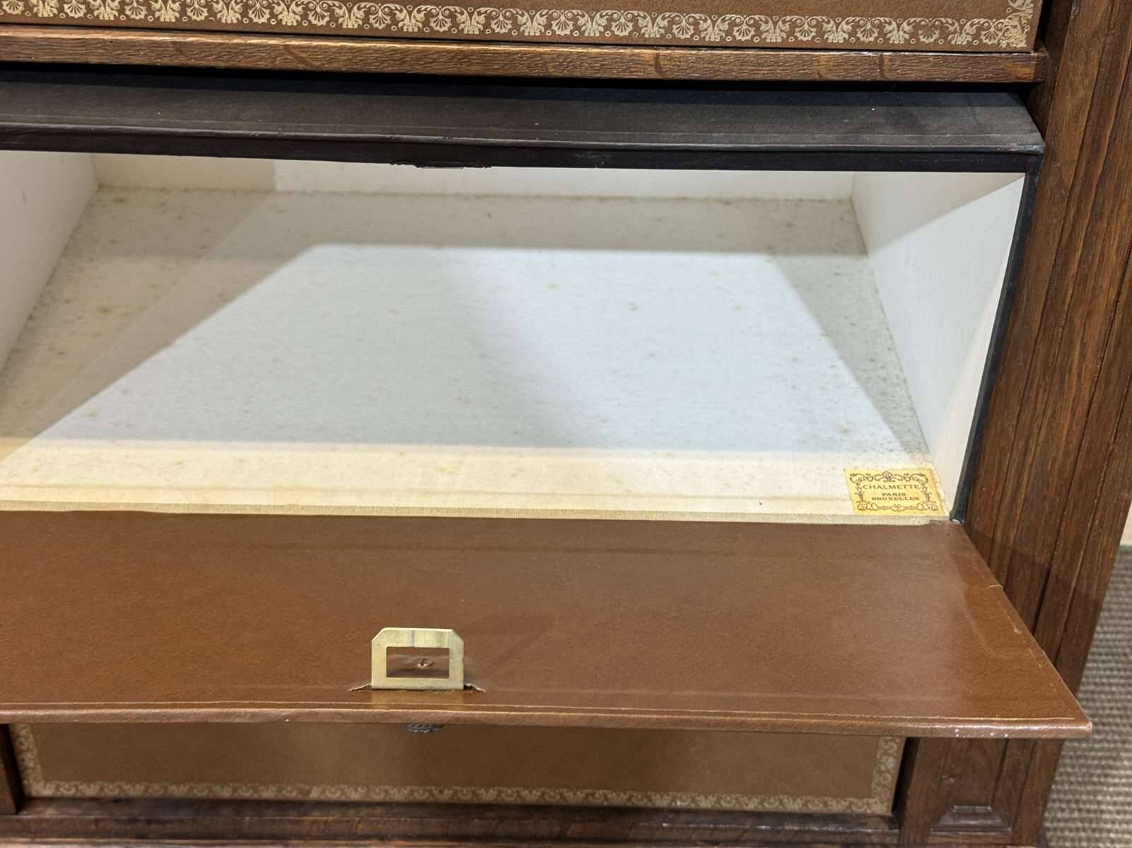 Oak cabinet from the early 20th century at support height.