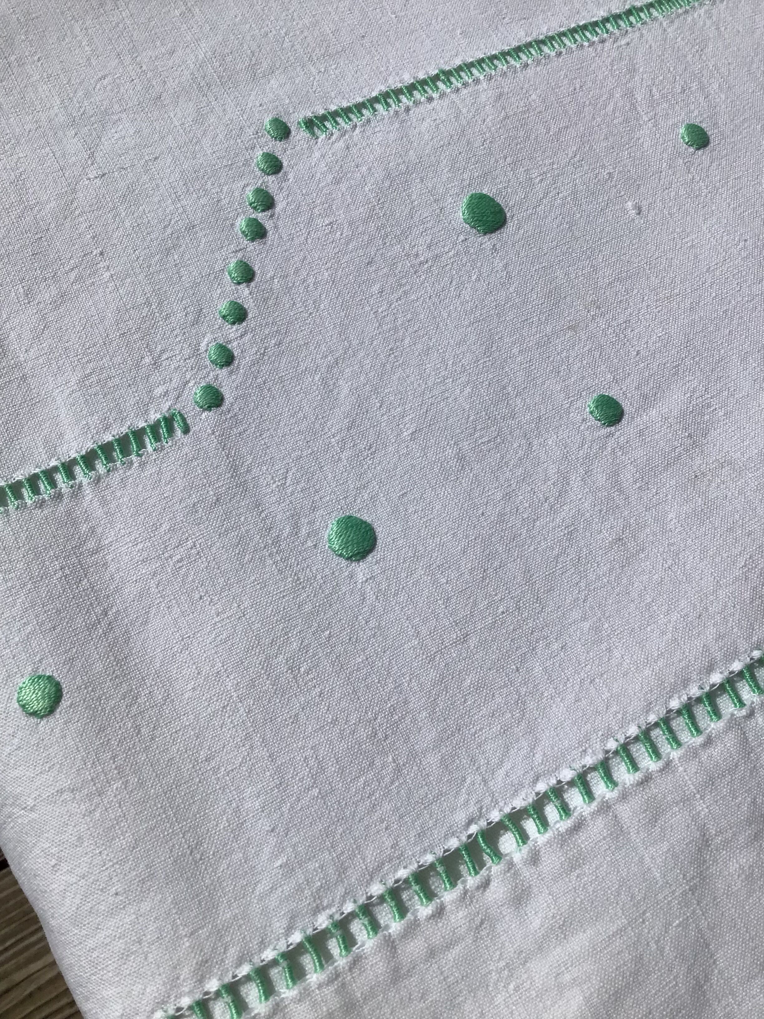 Drap 2 places brodé BB, pastilles, double jour échelle couleur vert clair