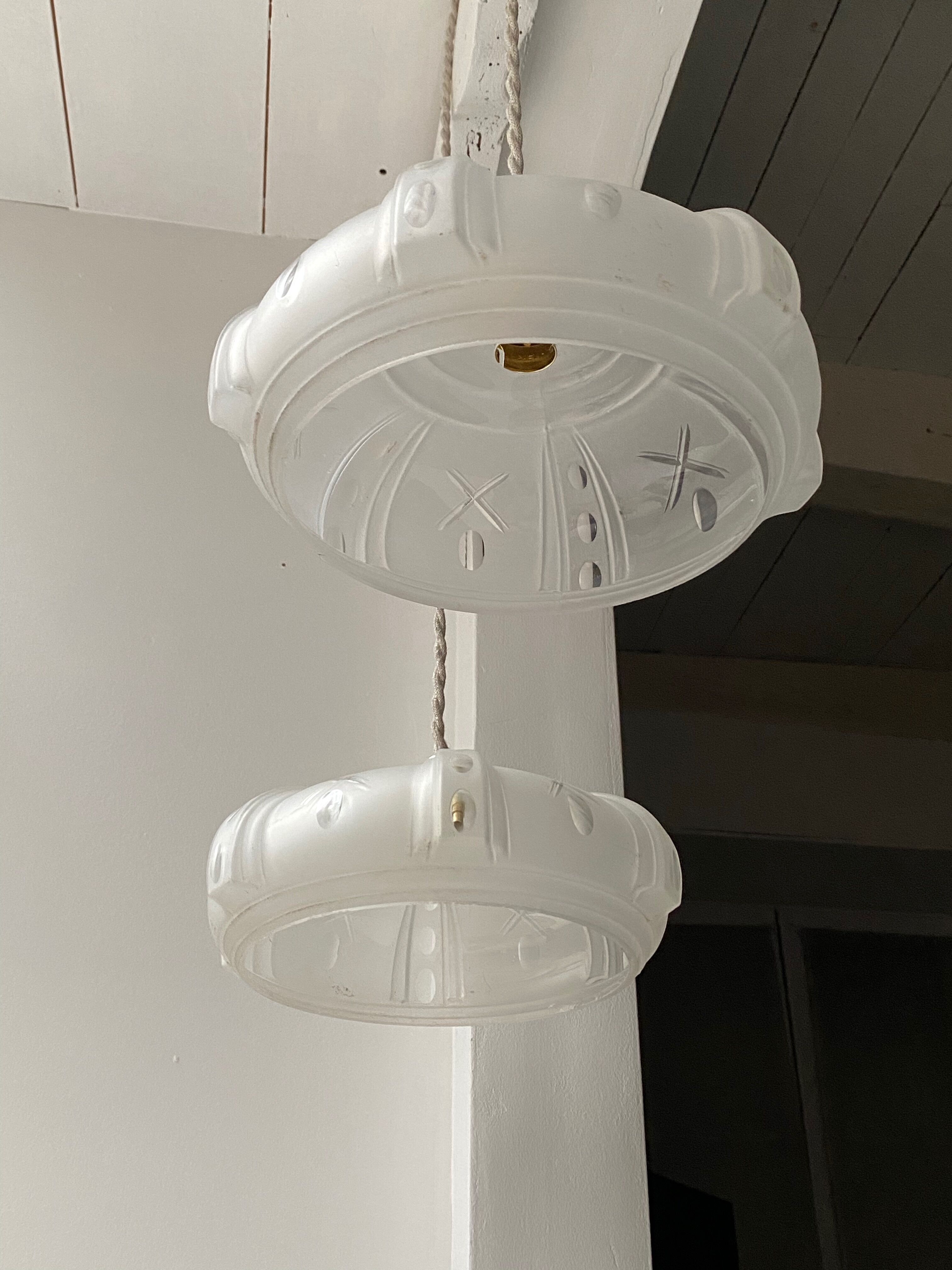 Glass suspension from the 30s