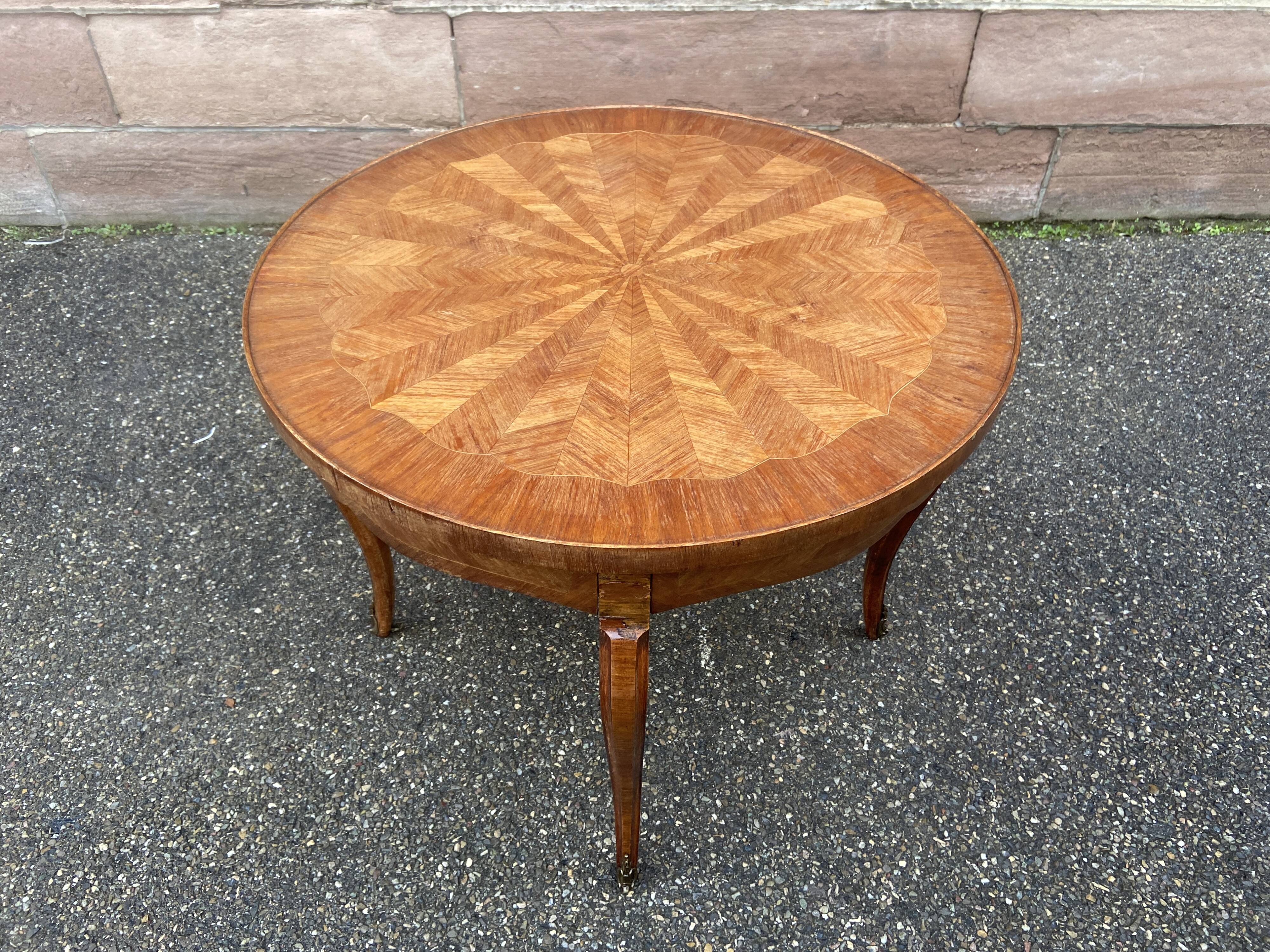 Regency style coffee table Inlaid pedestal table, curved legs
