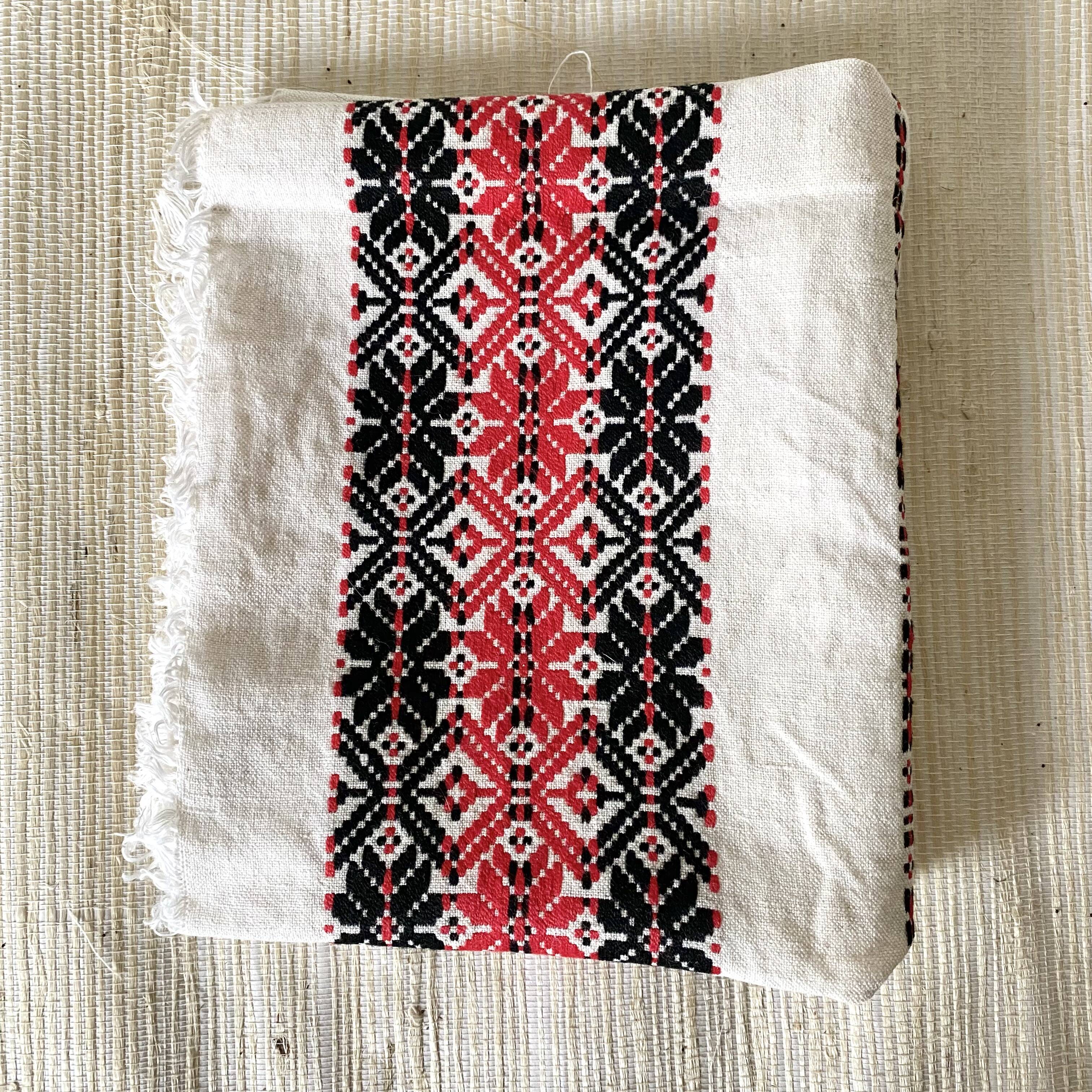 Woven cotton centerpiece 40 X 86