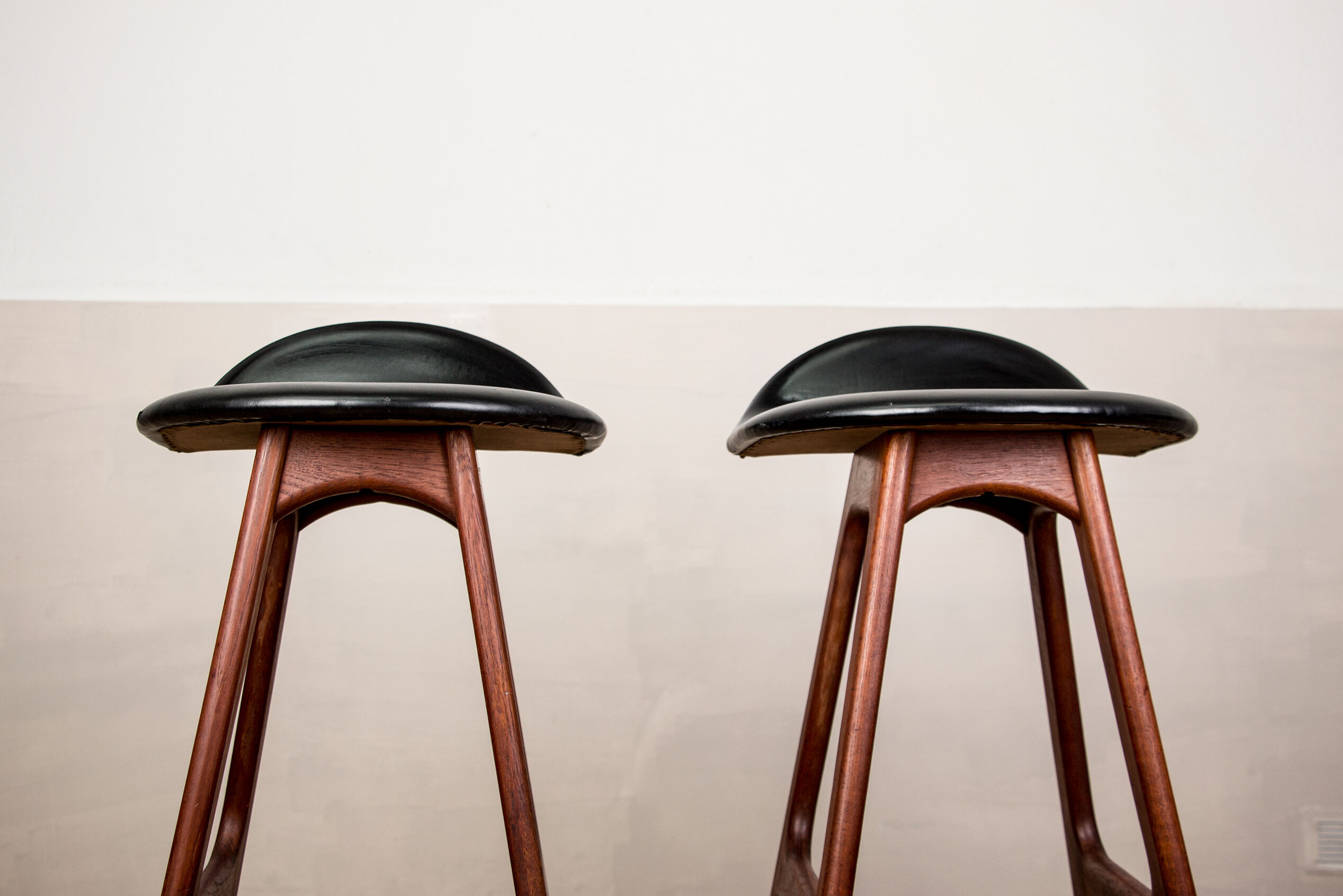 Pair of danish high stools in teak and black skaï model od61 by erik buch for oddense .