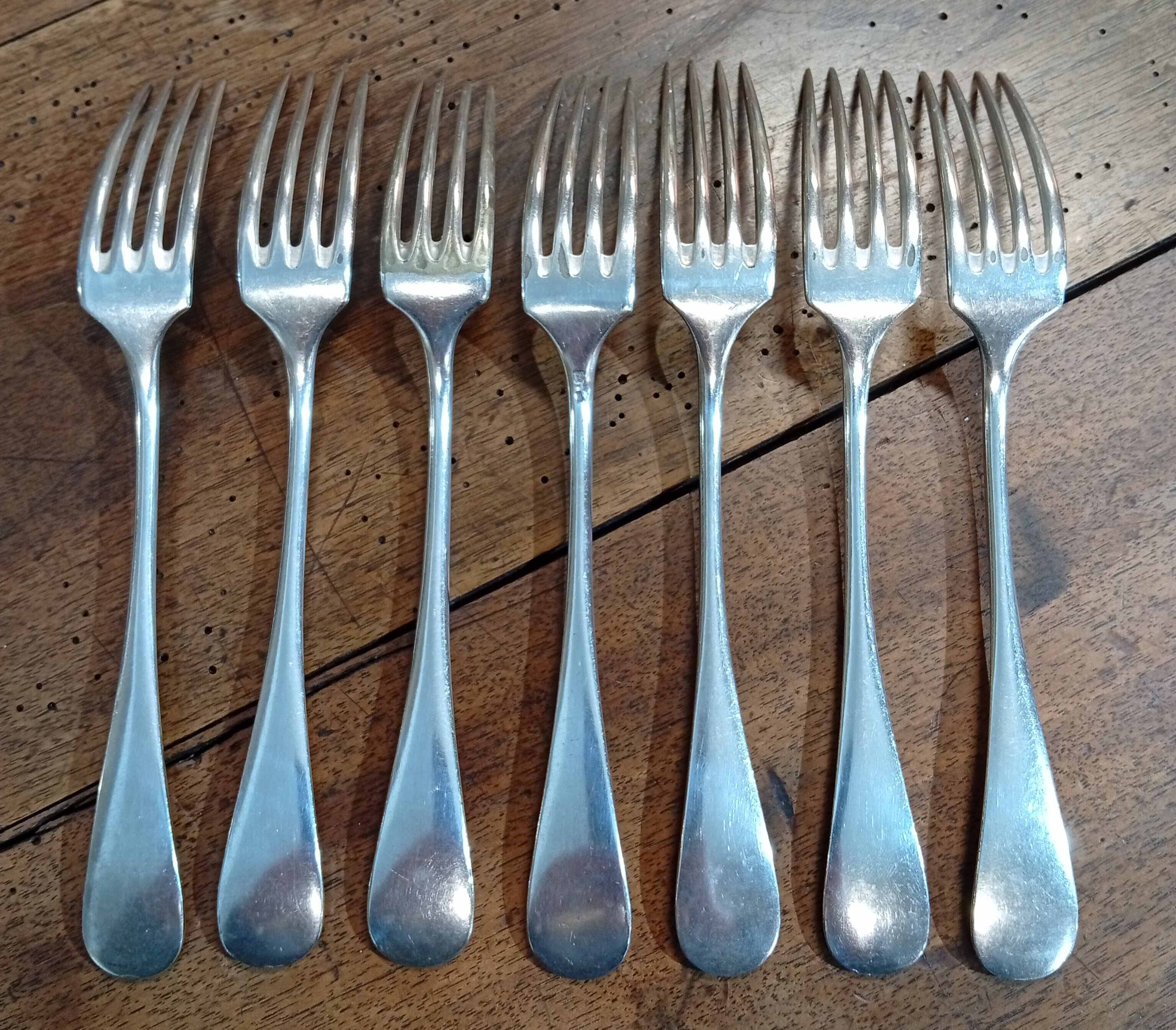 Série de 7 fourchettes modèle Vieux Paris