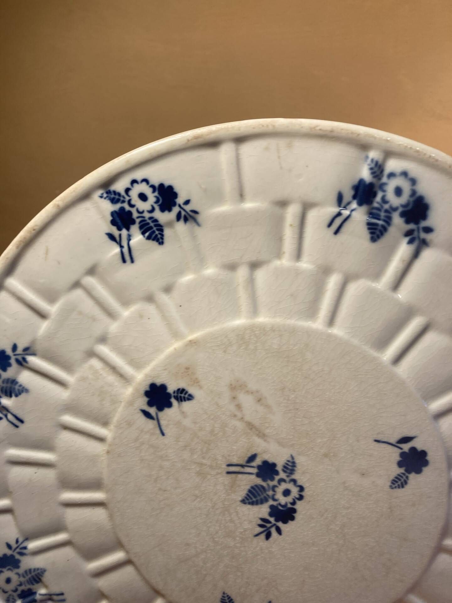 Assiette de service terre de fer Saint Amand