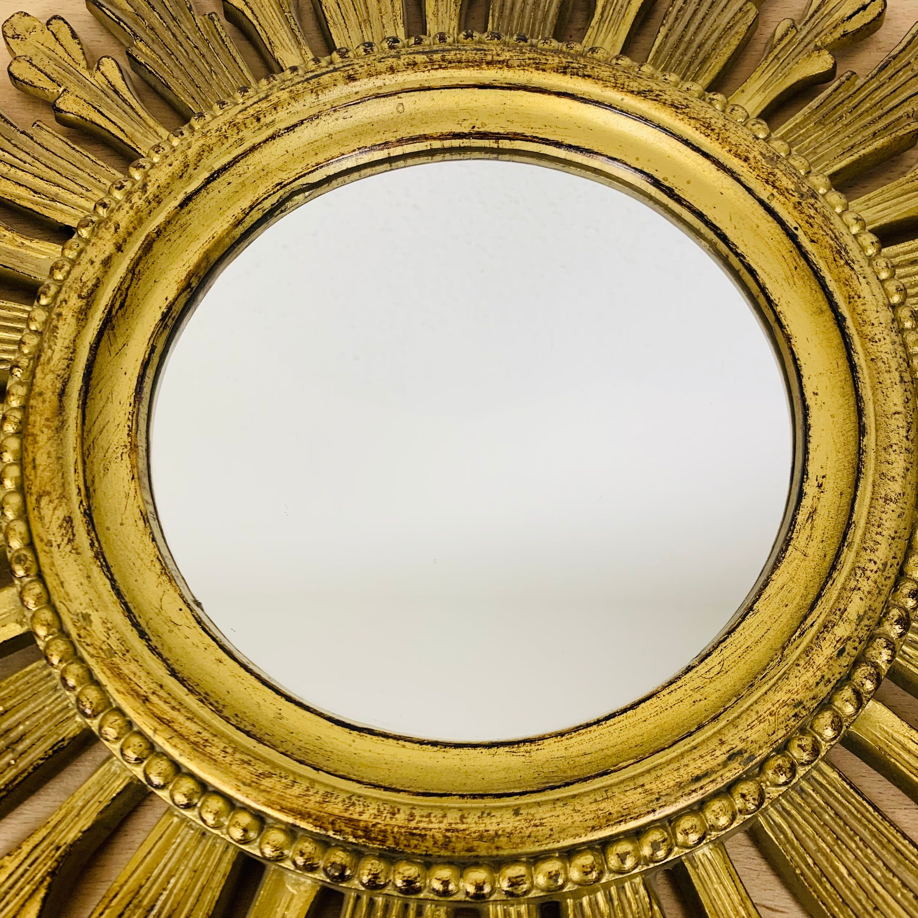 Miroir soleil doré italien années 60 résine