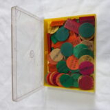 Lot de 77 jetons publicitaires de jeu en bois plusieurs marques