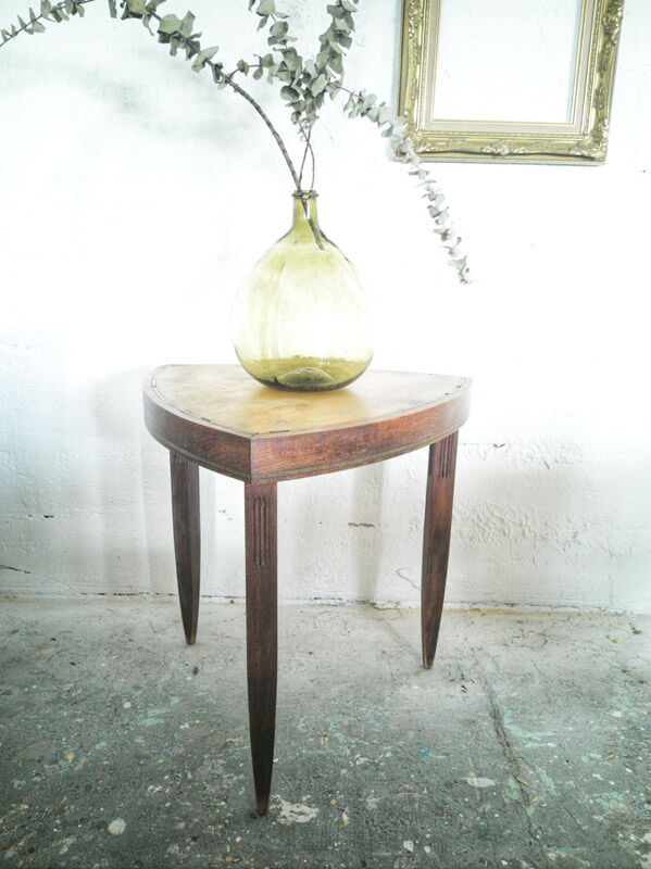 Stella pedestal table