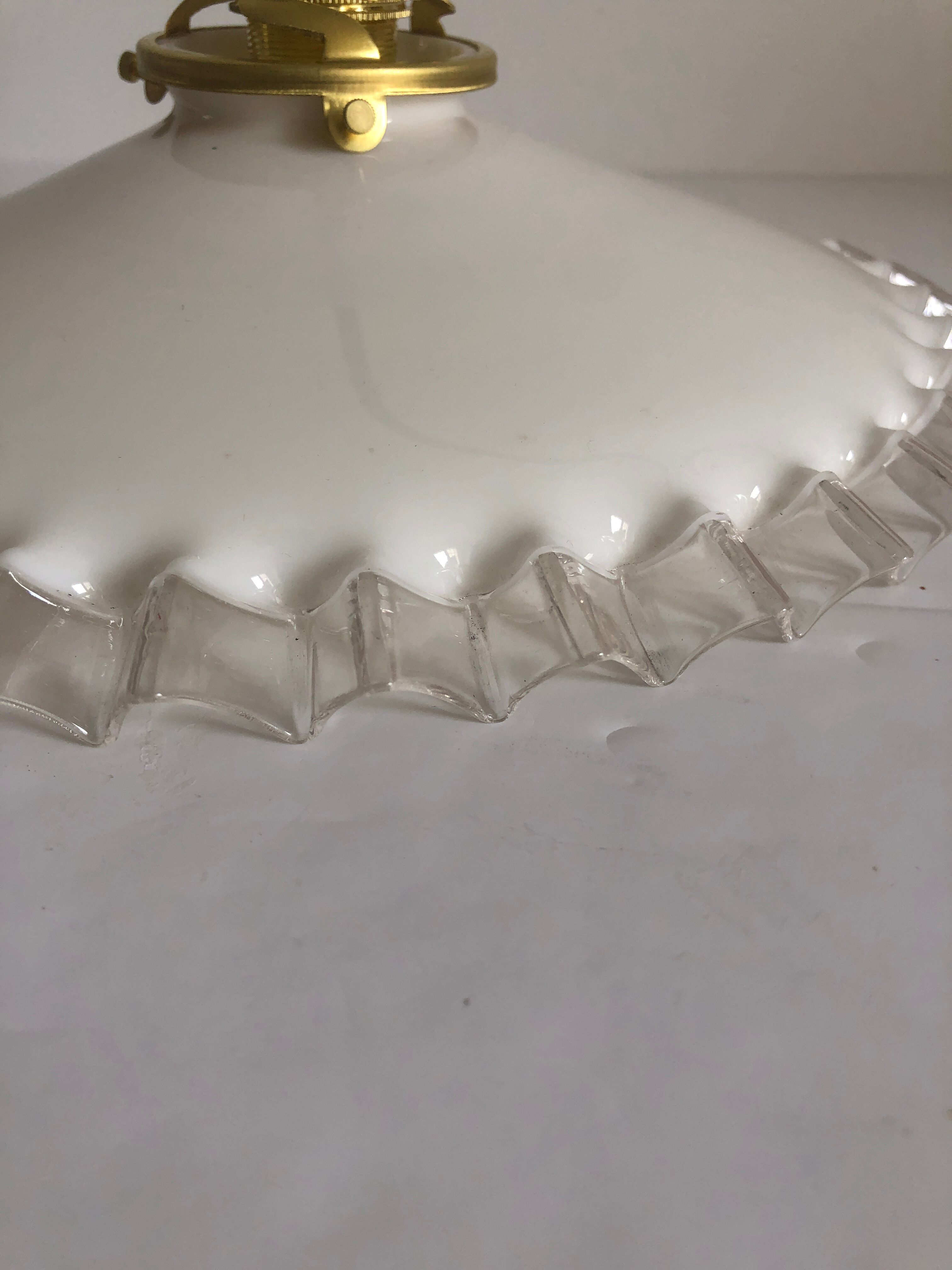 White opaline suspension