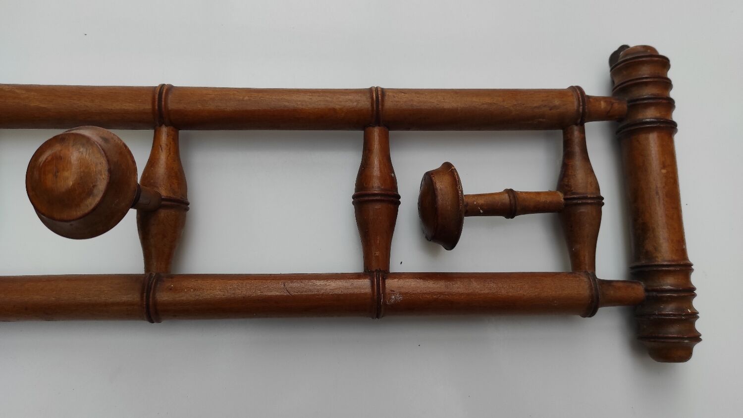 Retractable vintage hook