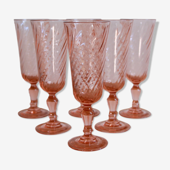 Champagne flutes in pink glass