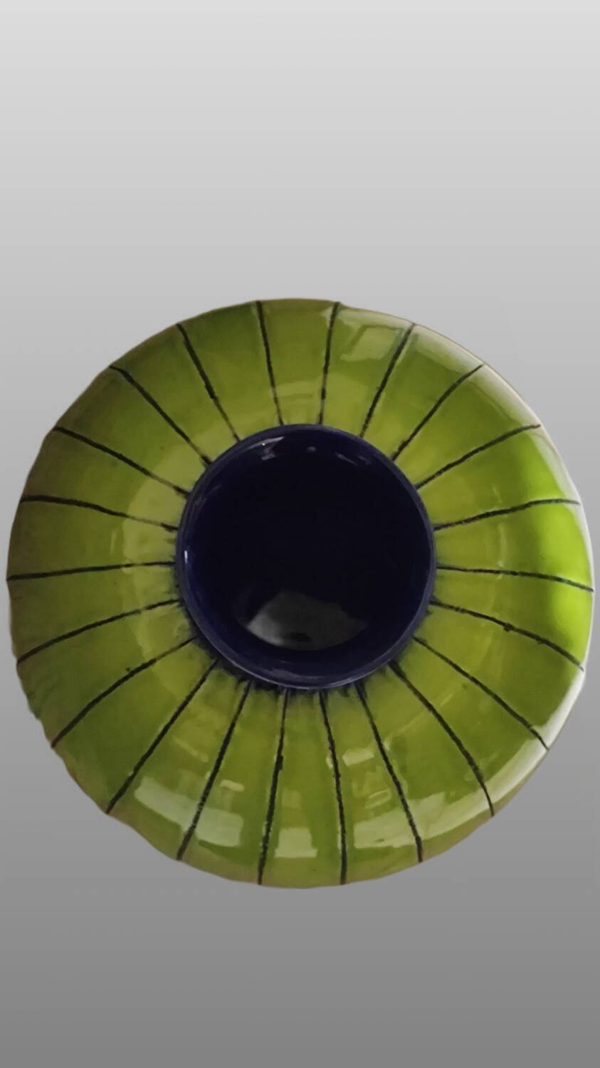 Eduardo Vega ball vase