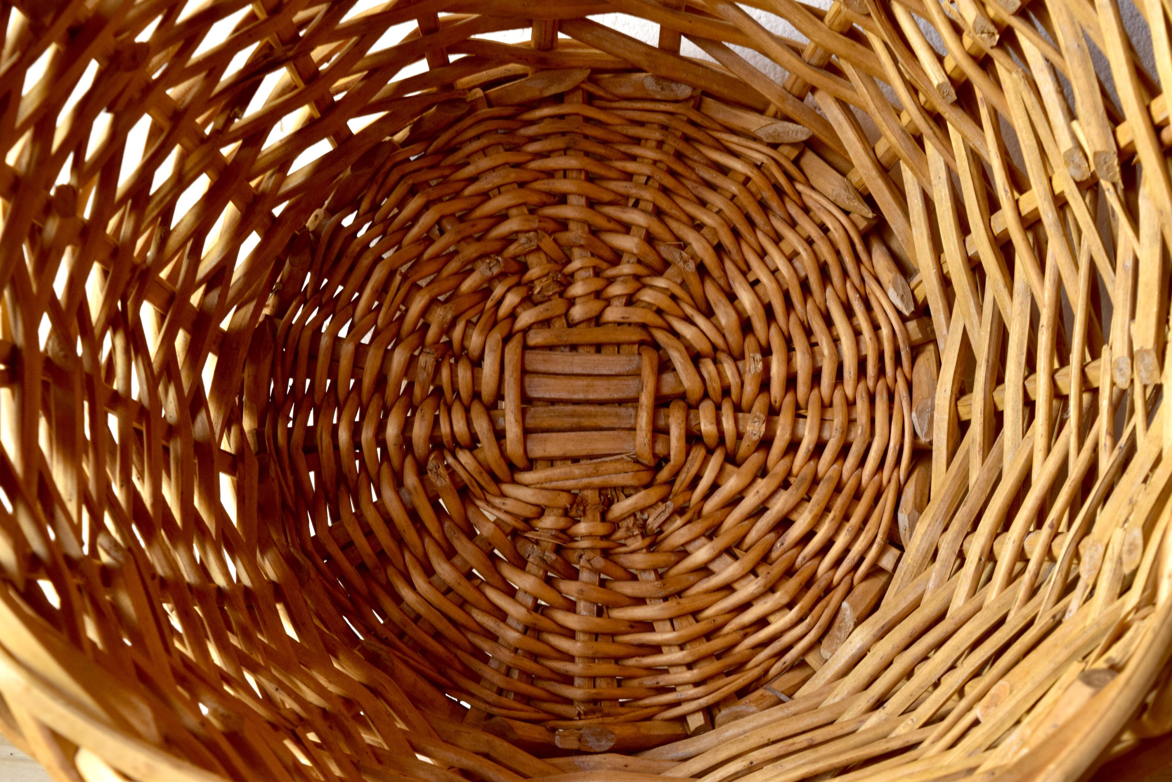 Large wicker basket - Woven wooden awning