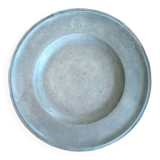 Dish called "à la cardinal" in 18th century pewter - 37.5 cm with coat of arms
