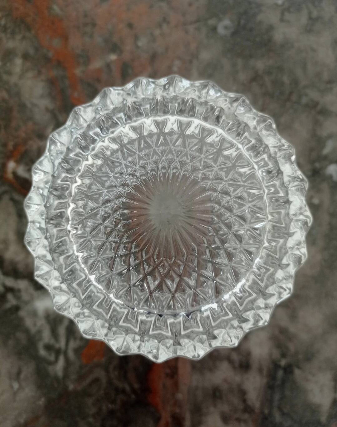 Boite en verre ciselé