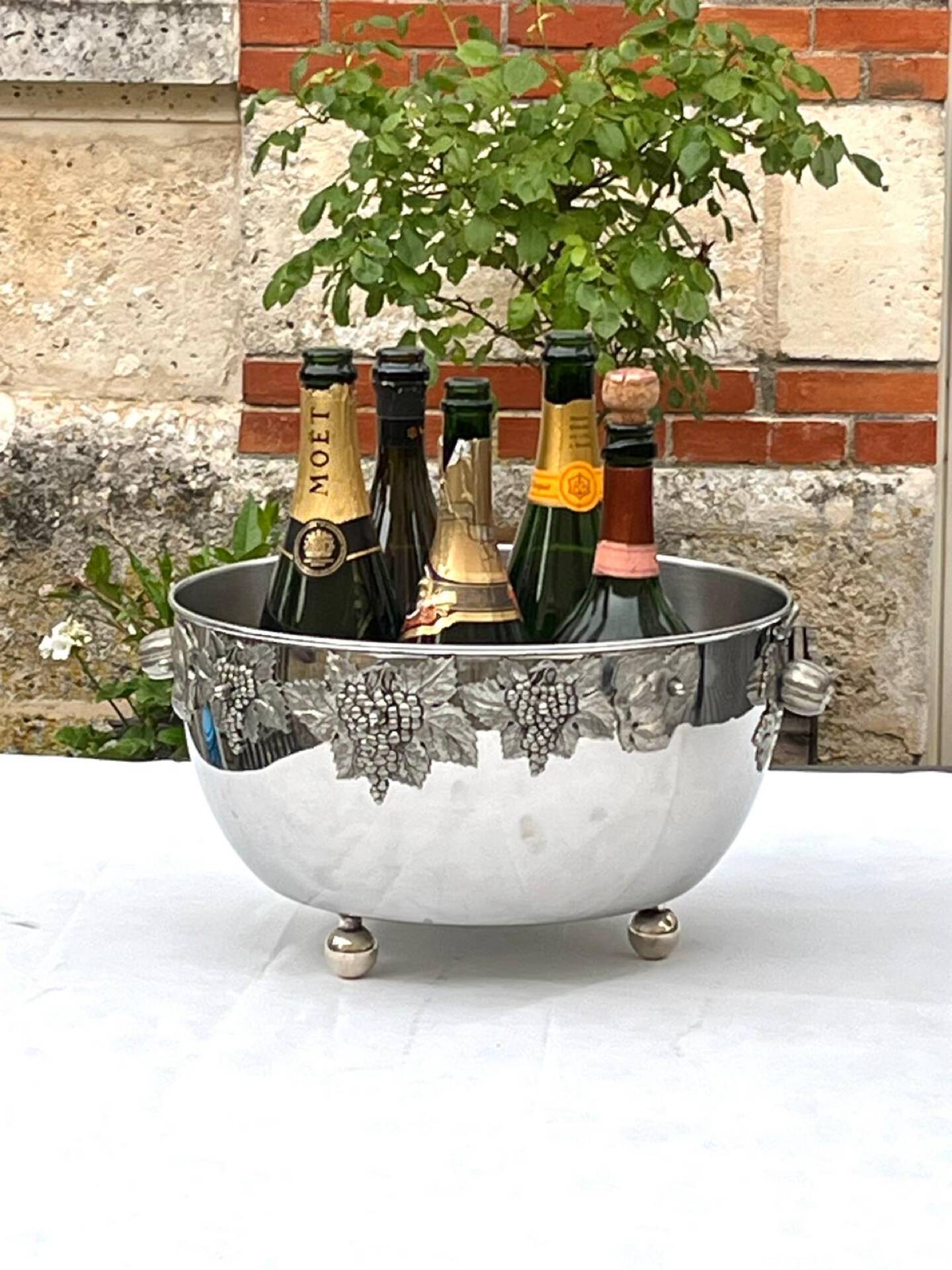 Vintage Italian Silver-Coloured Champagne Bath on Ball Feet