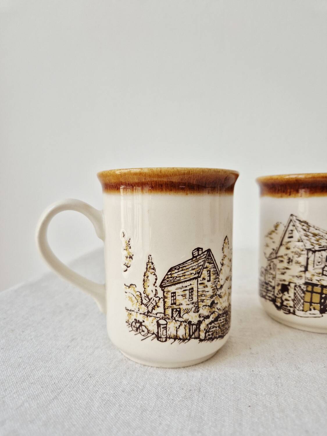 Set of 2 vintage mugs "Old English Cottage" - Staffordshire