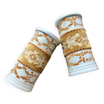 2 vases, English style pots