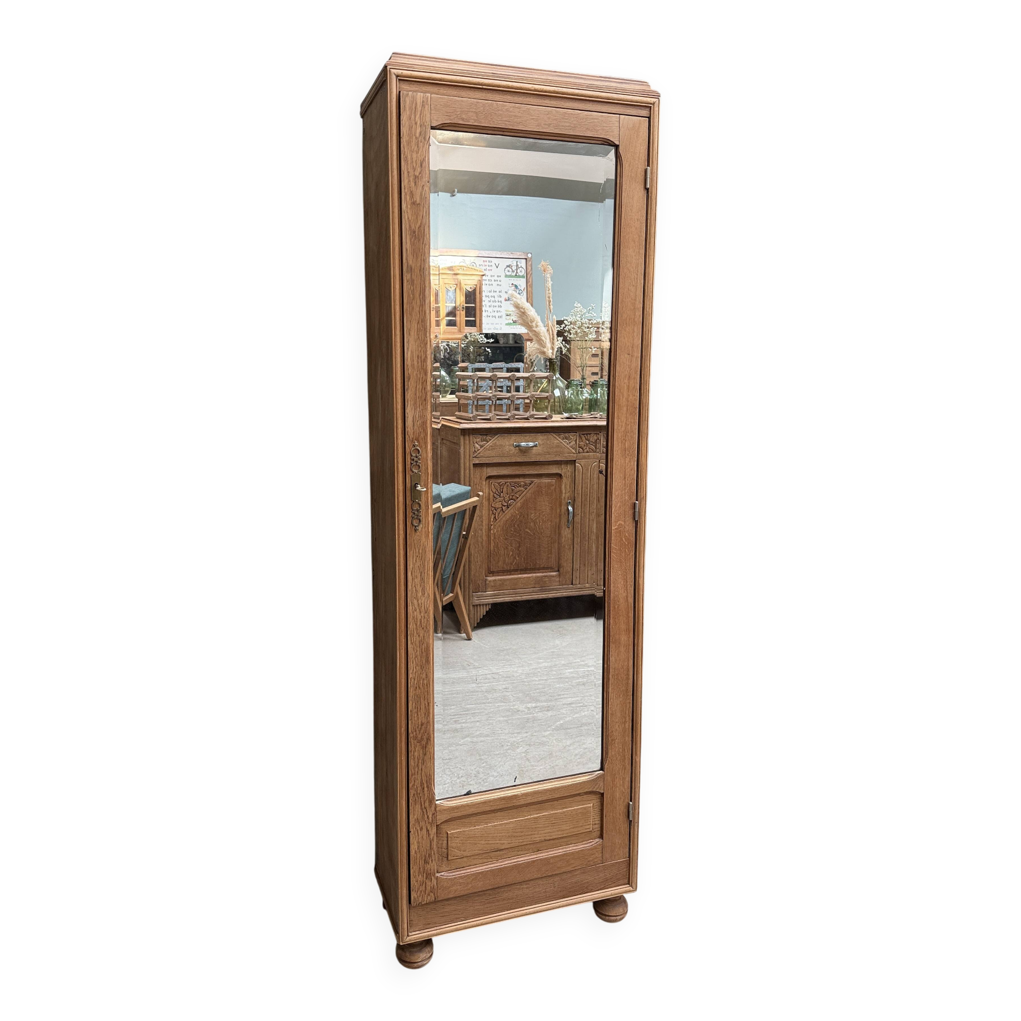 Dresser with bevelled mirror (renovated)