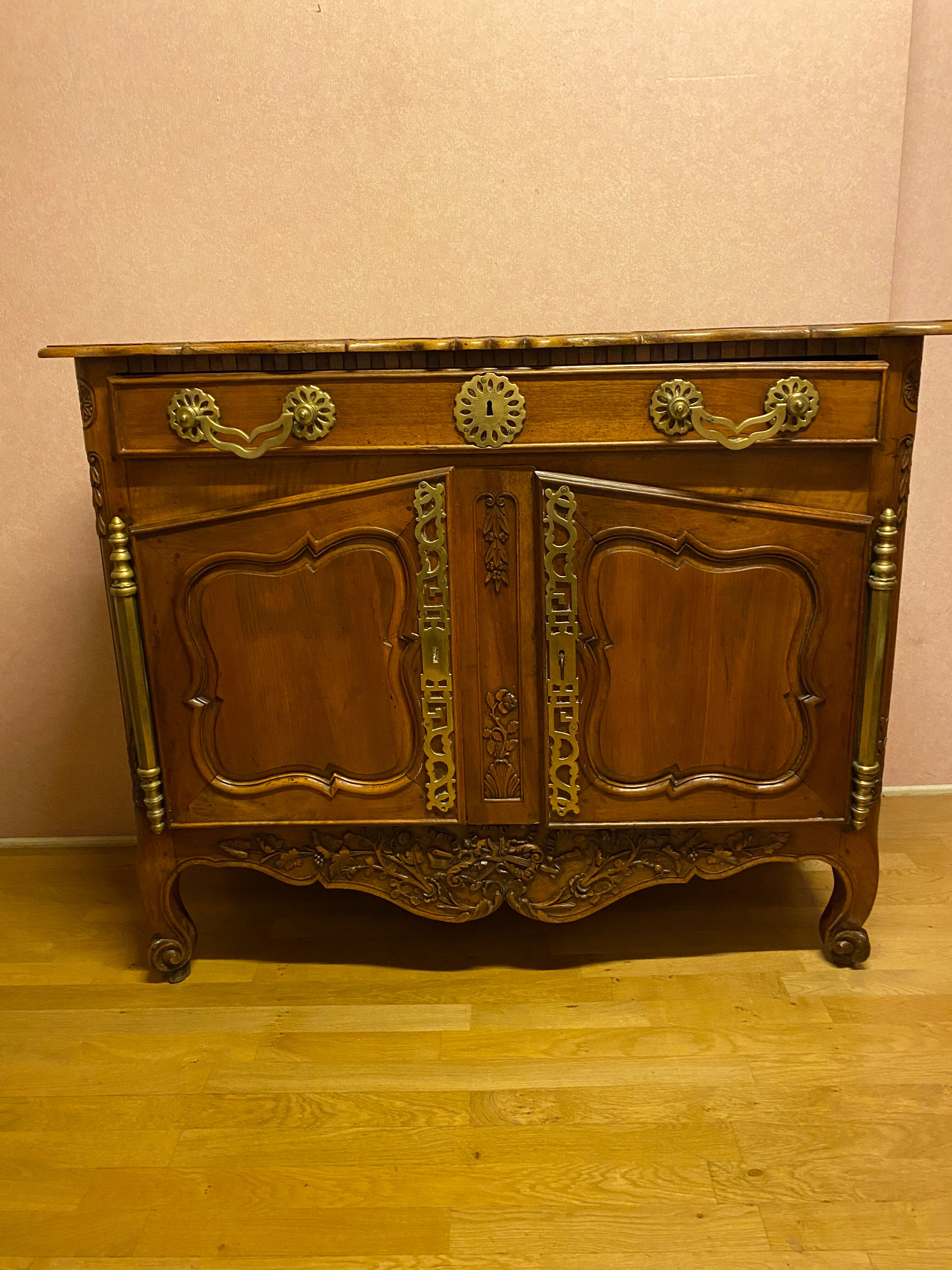 Buffet provençale en noyer XVIII siècle