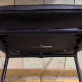 Airborne chair in vintage vinyl