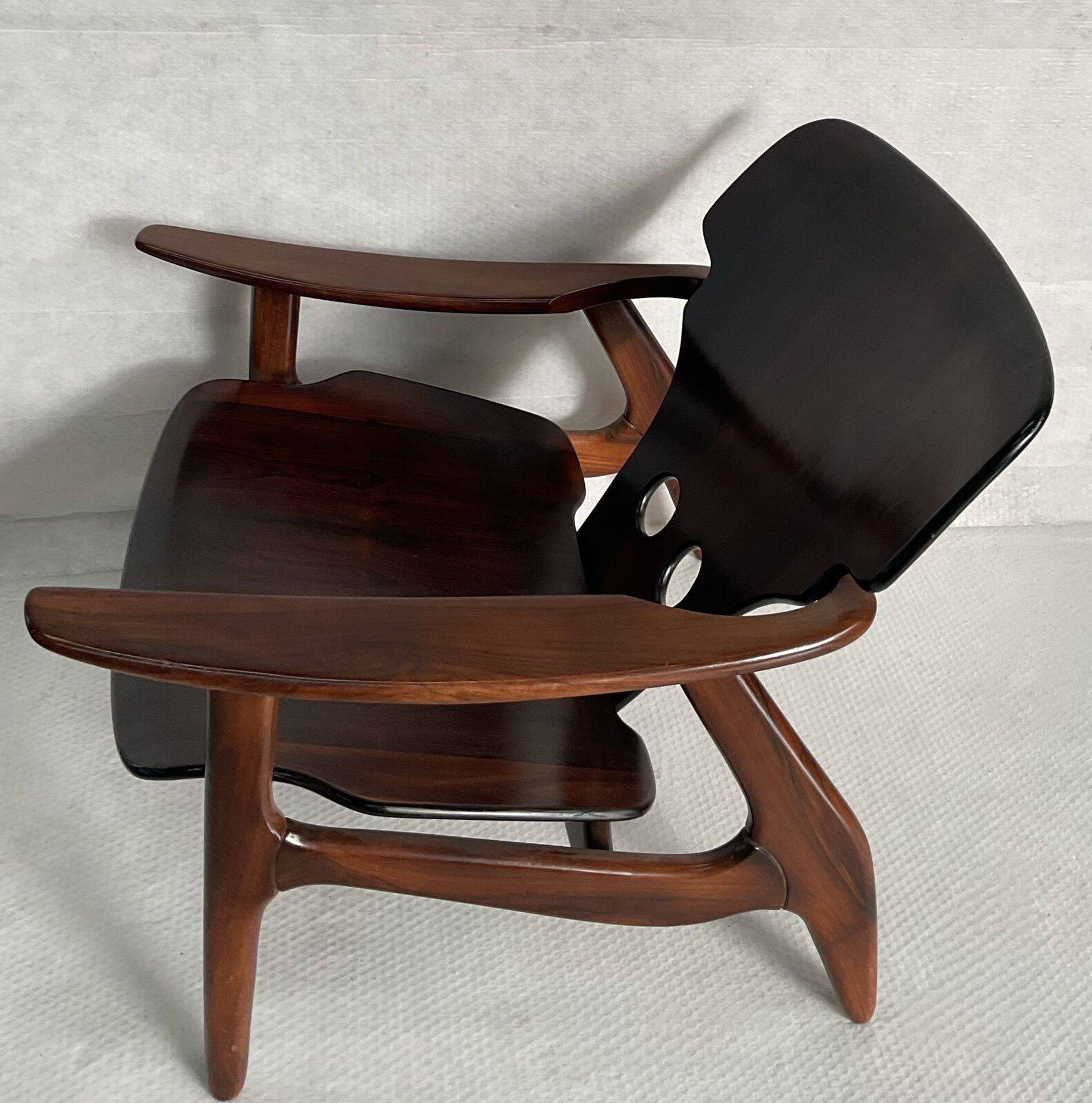 Pair of Diz armchairs, Sergio Rodrigues