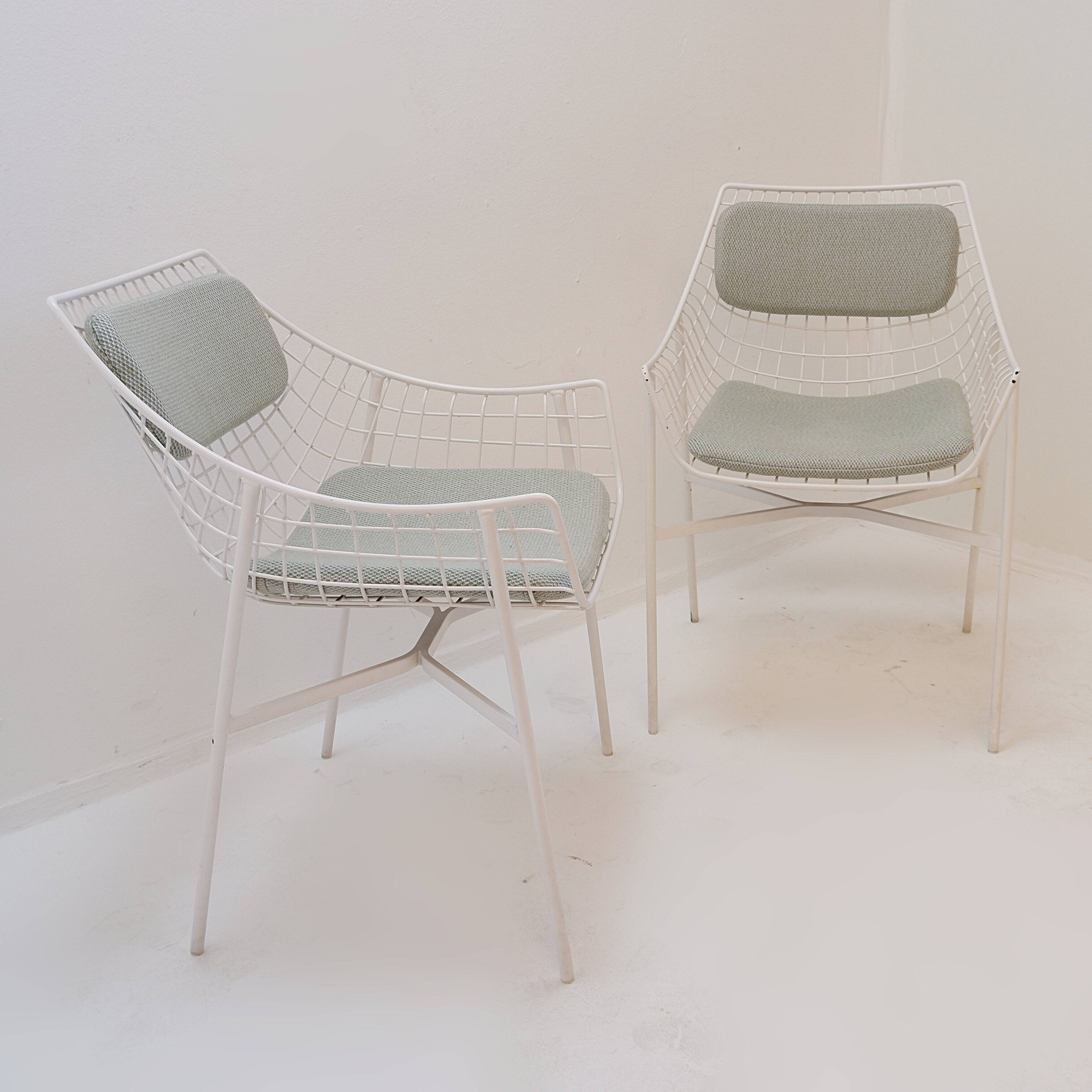 Ensemble de 8 fauteuils modernes en acier laqué blanc
