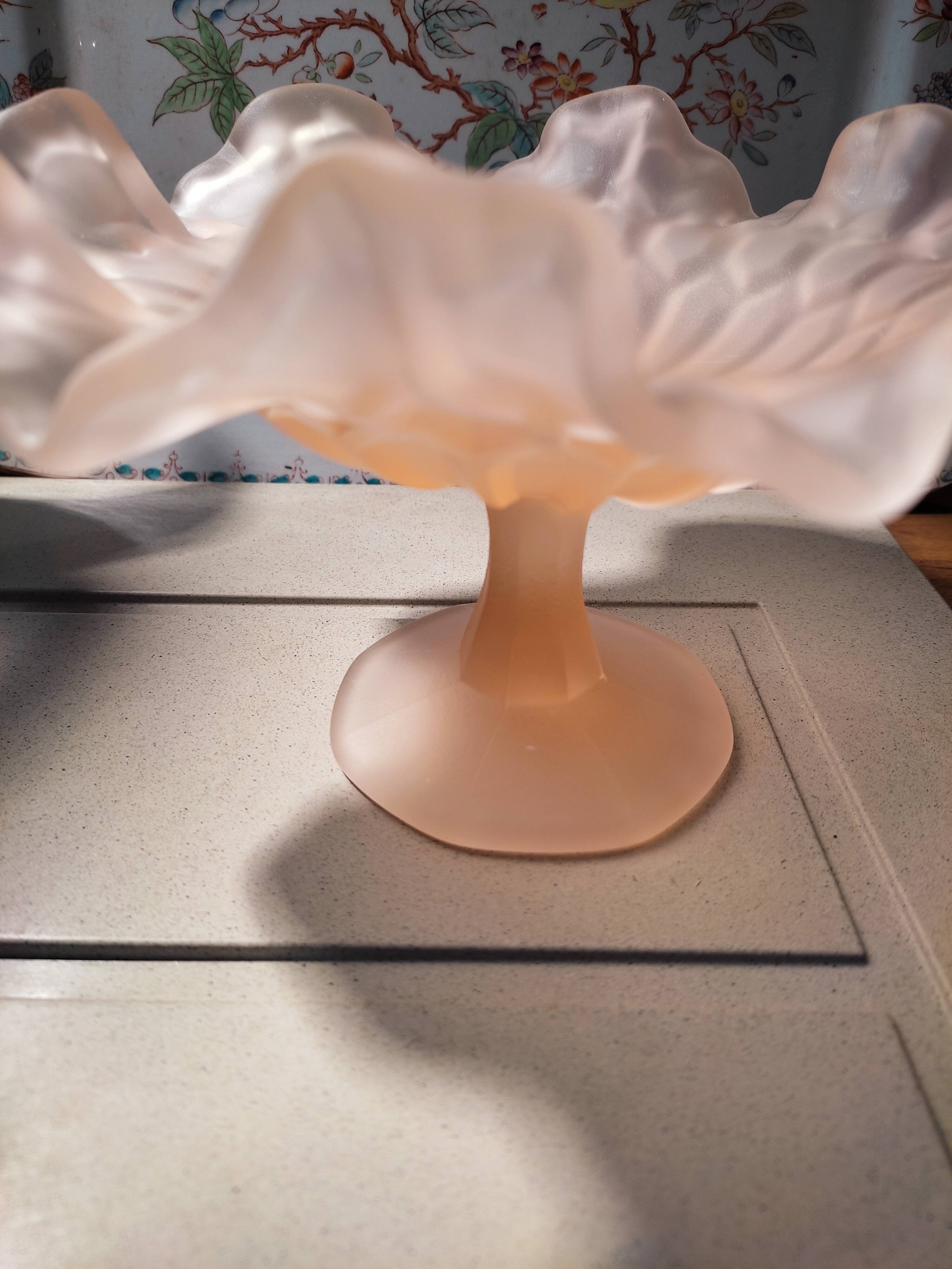 Powder pink and frosted compotier