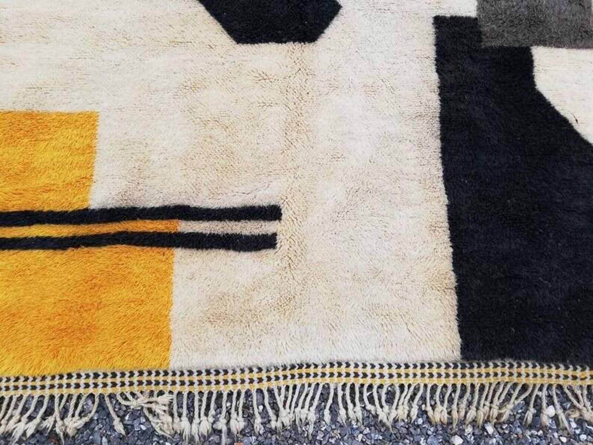 Handmade pure wool Beni Mrirt rug, size 150 x 250