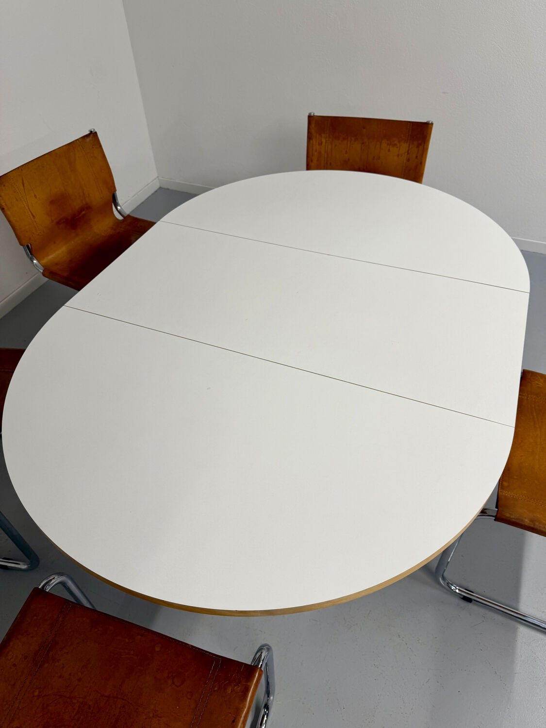 Extendable dining table designed by George Nelson for Herman Miller 60’