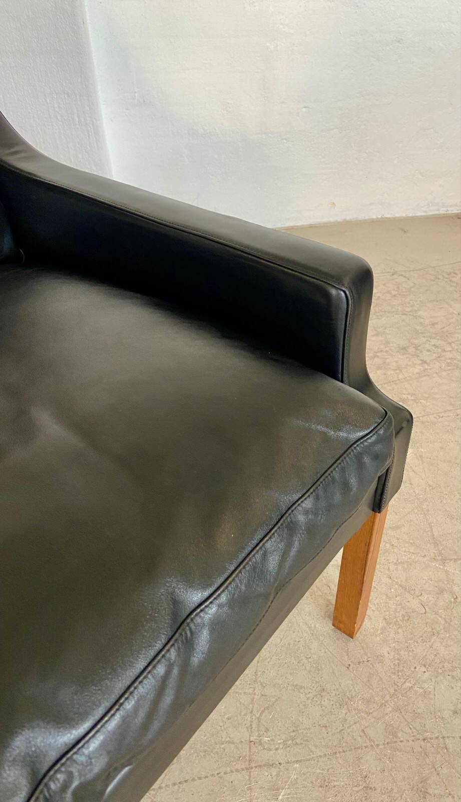 Vintage retro Danish mid-century G. Thams lounge chair in black leather