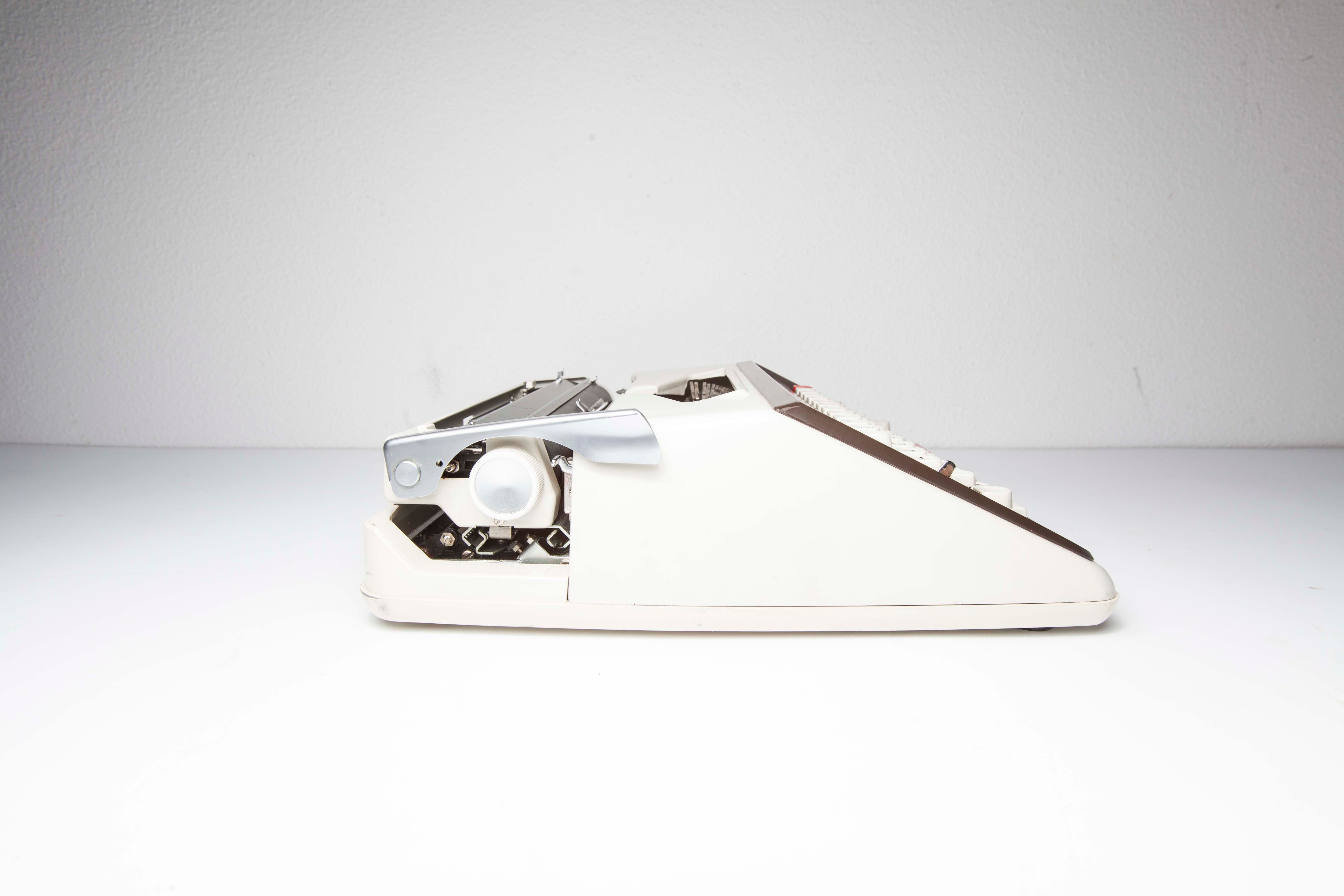 Brother Deluxe 1350 revised typewrite 1971