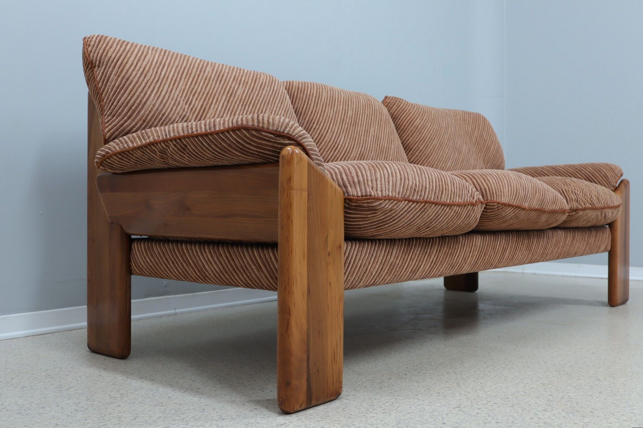 Mobil girgi 3-seater walnut sofa 1970s