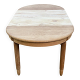 Renovated round Art Deco dining table, extendable, made of solid oak, 213cm.