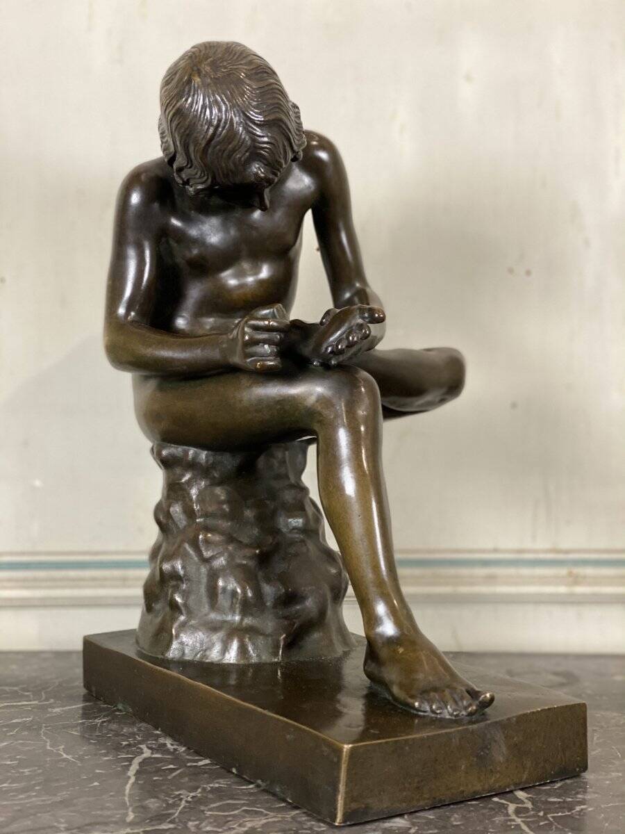 Le Spinario ou tireur d’épine, bronze d’après l’antique
