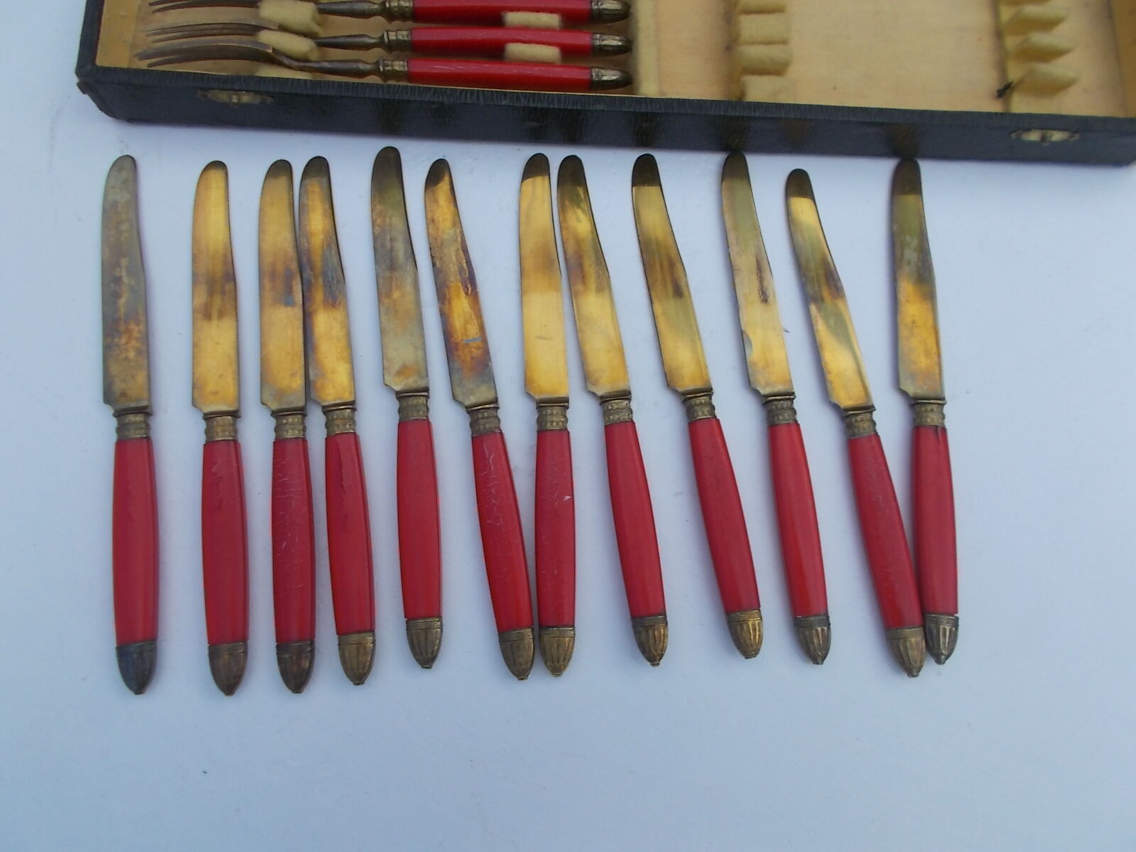 Housewife covered dessert red handle