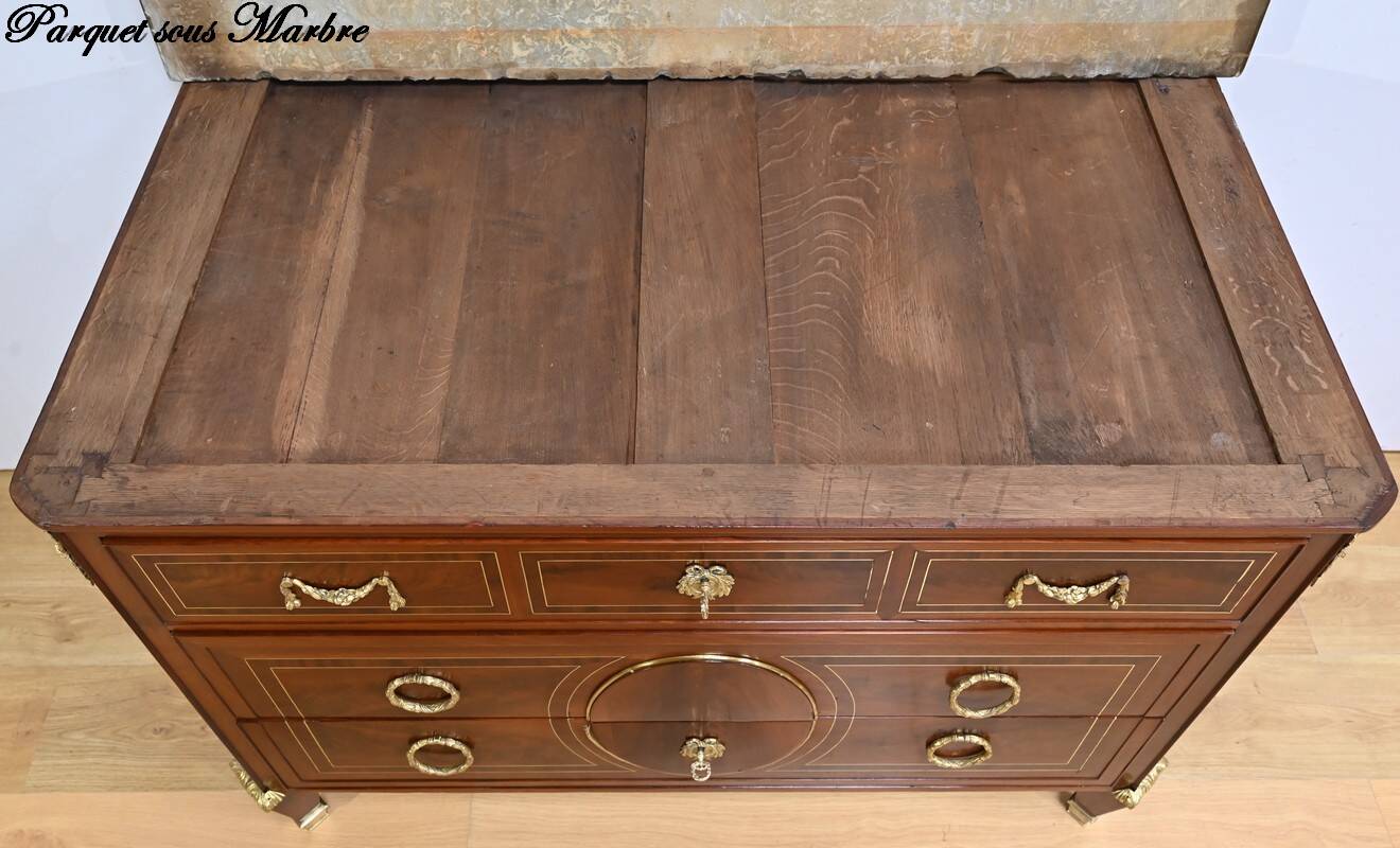 Rare mahogany commode, Louis XVI period – 2nd half of the 18th century.