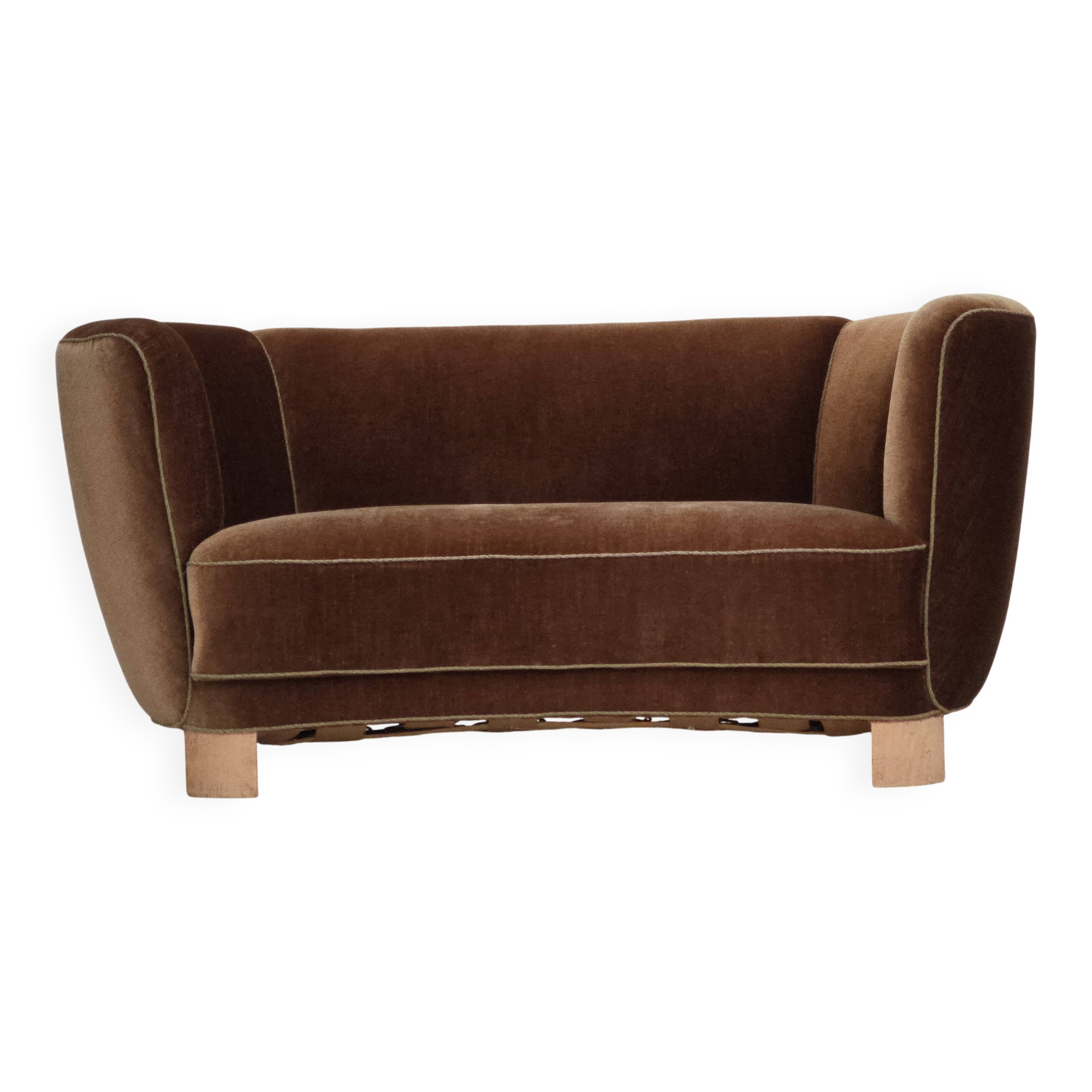 Canapé courbé danois 2 places des années 1960, en velours d'ameublement marron.
