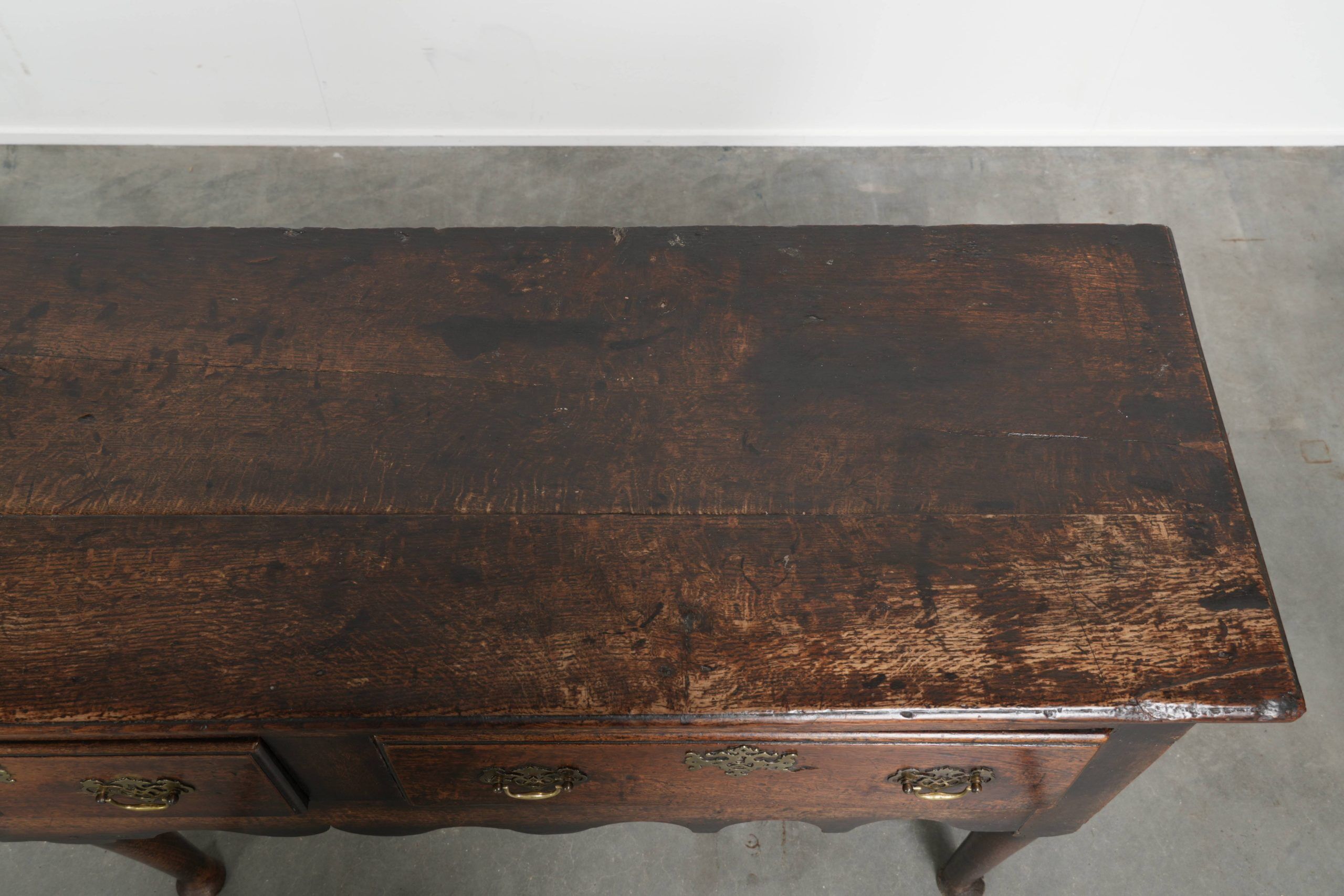 English antique oak sideboard with 3 drawers from the early 18th century