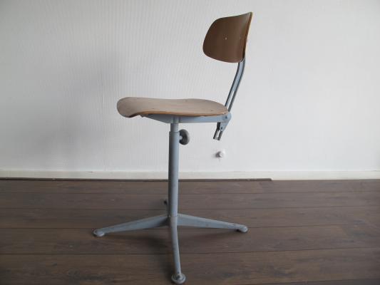 Chair of architect by Friso Kramer for Ahrend Cirkel, 1973