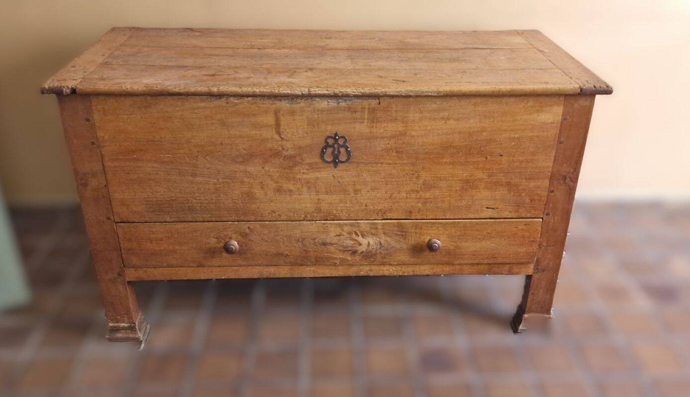 Ancienne Maie Ou Coffre En Bois Naturel Avec Un Tiroir