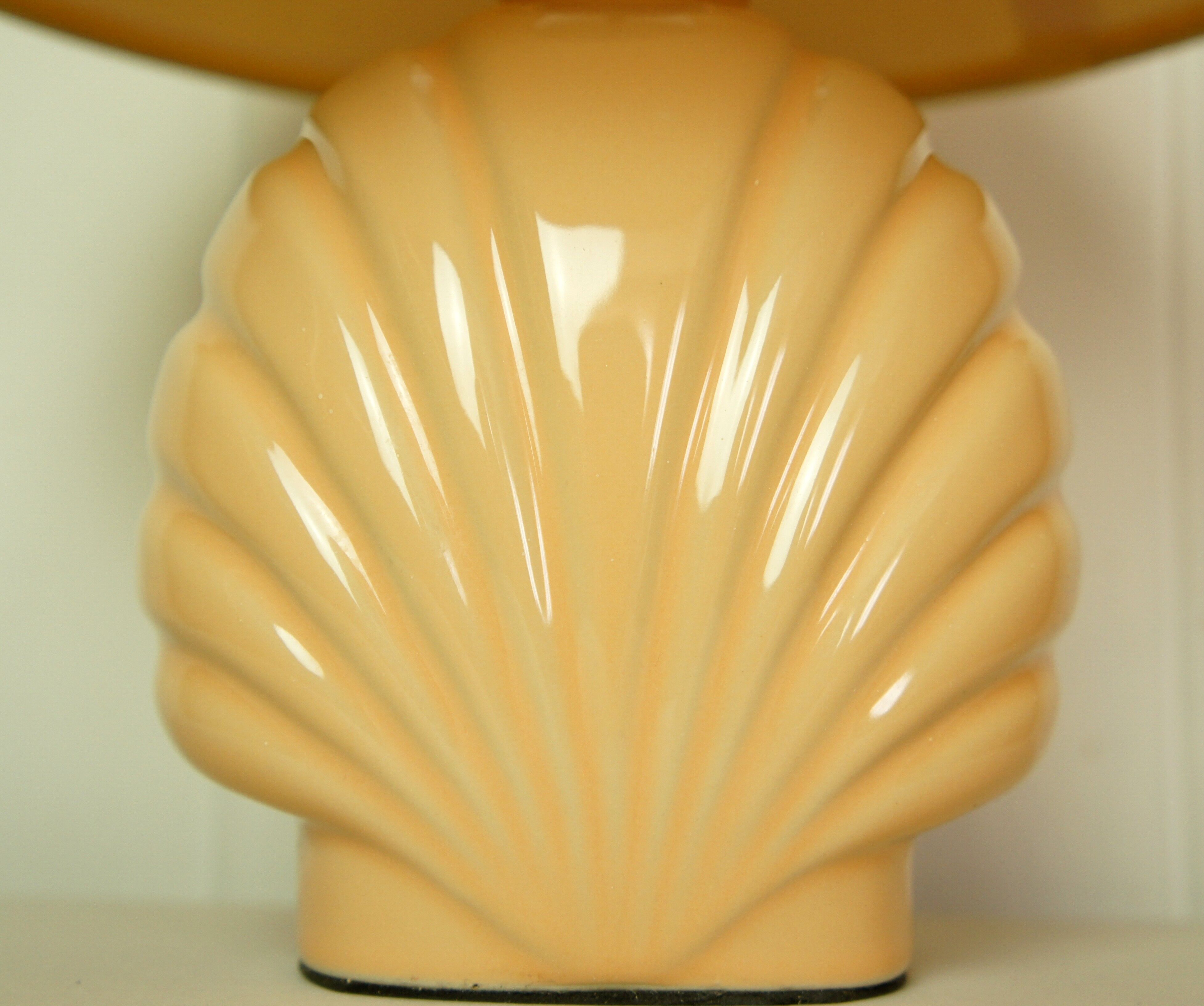 Ceramic "shell" bedside lamp circa 1980