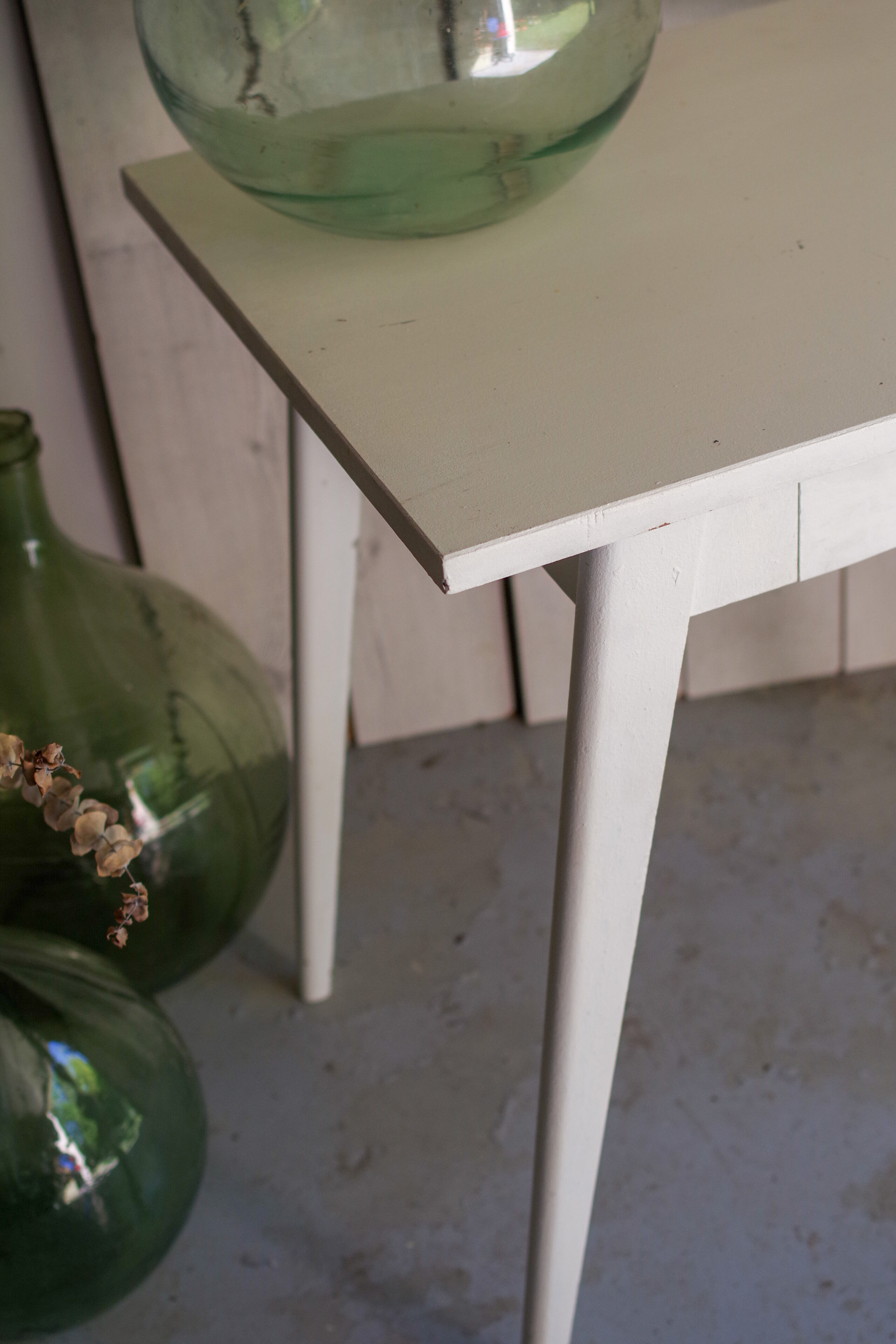 White compass feet table