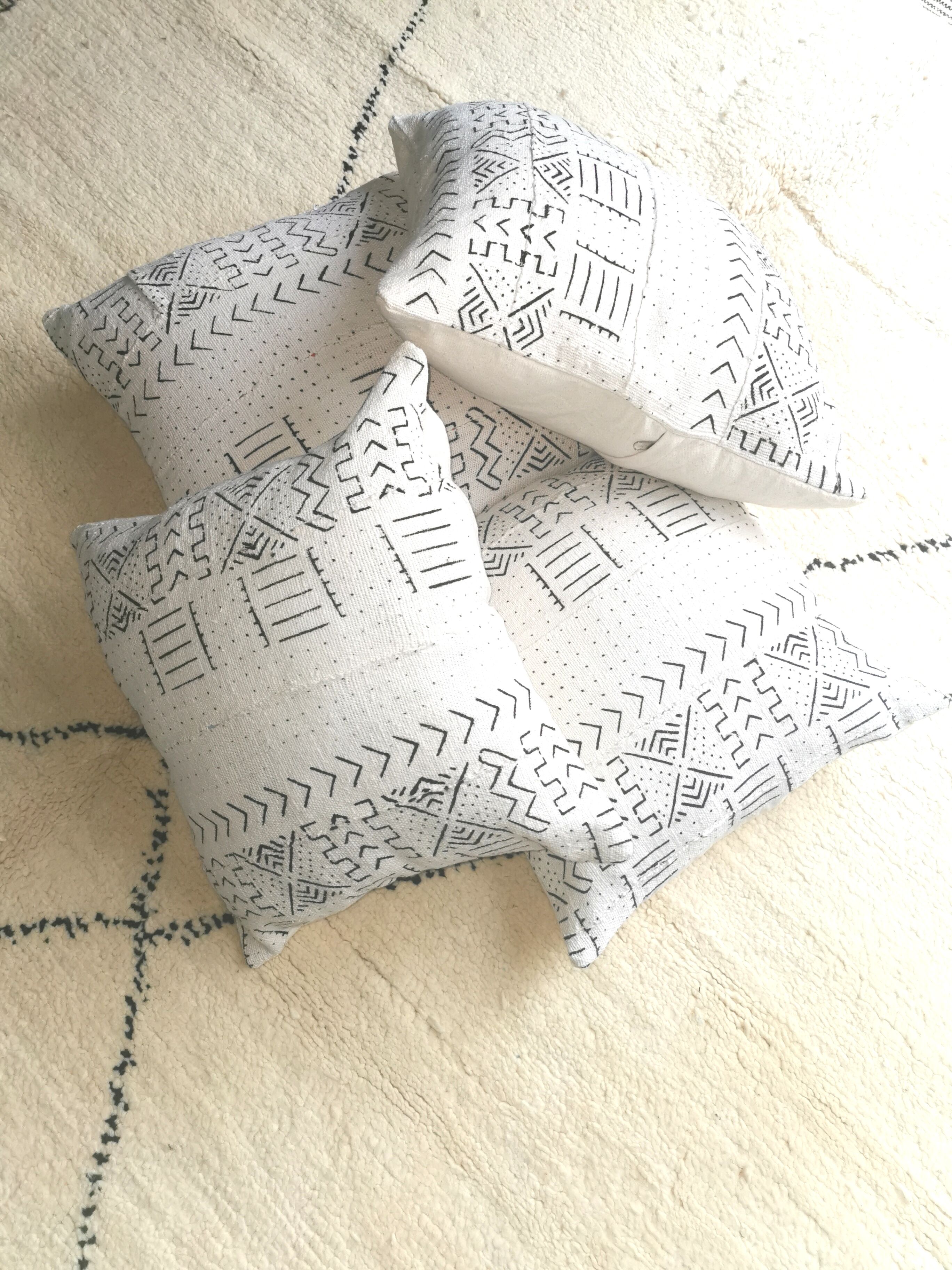 Lot of 4 bogolan cushions