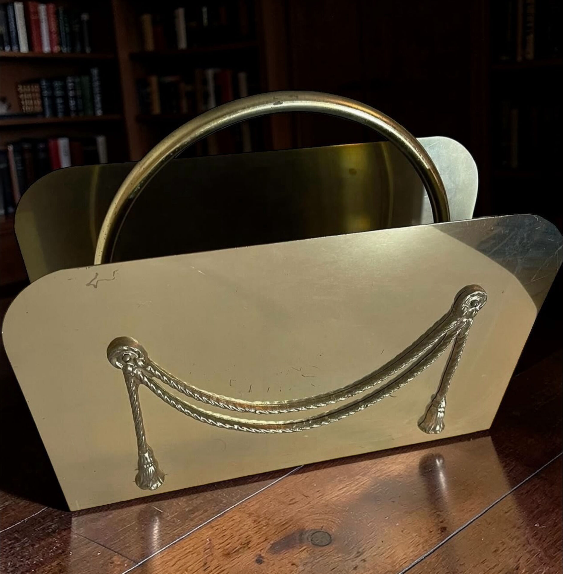 Porte-revues vintage en laiton massif – Décor drapé – Range magazines