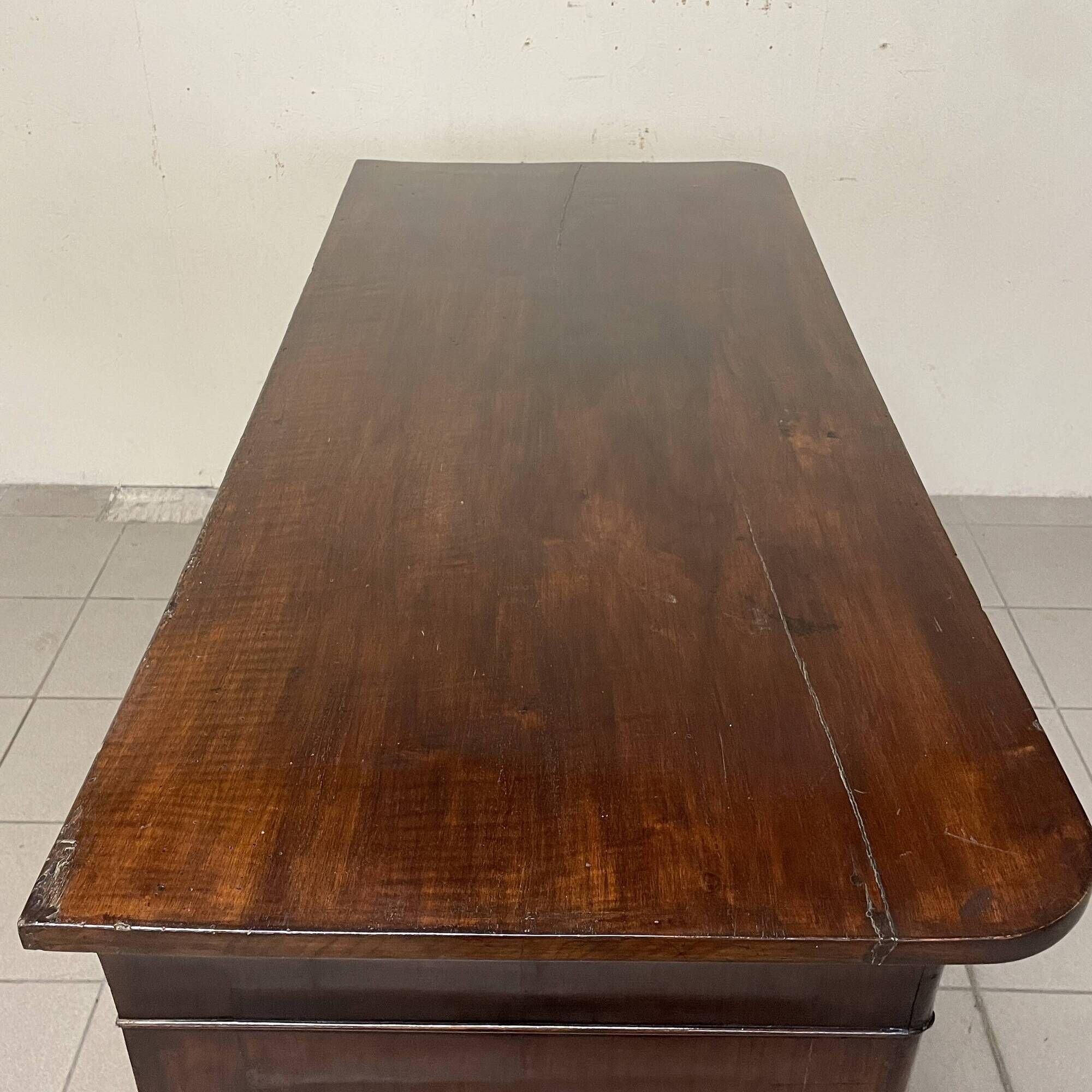 Commode italienne Carlo X datant du 19ème siècle.