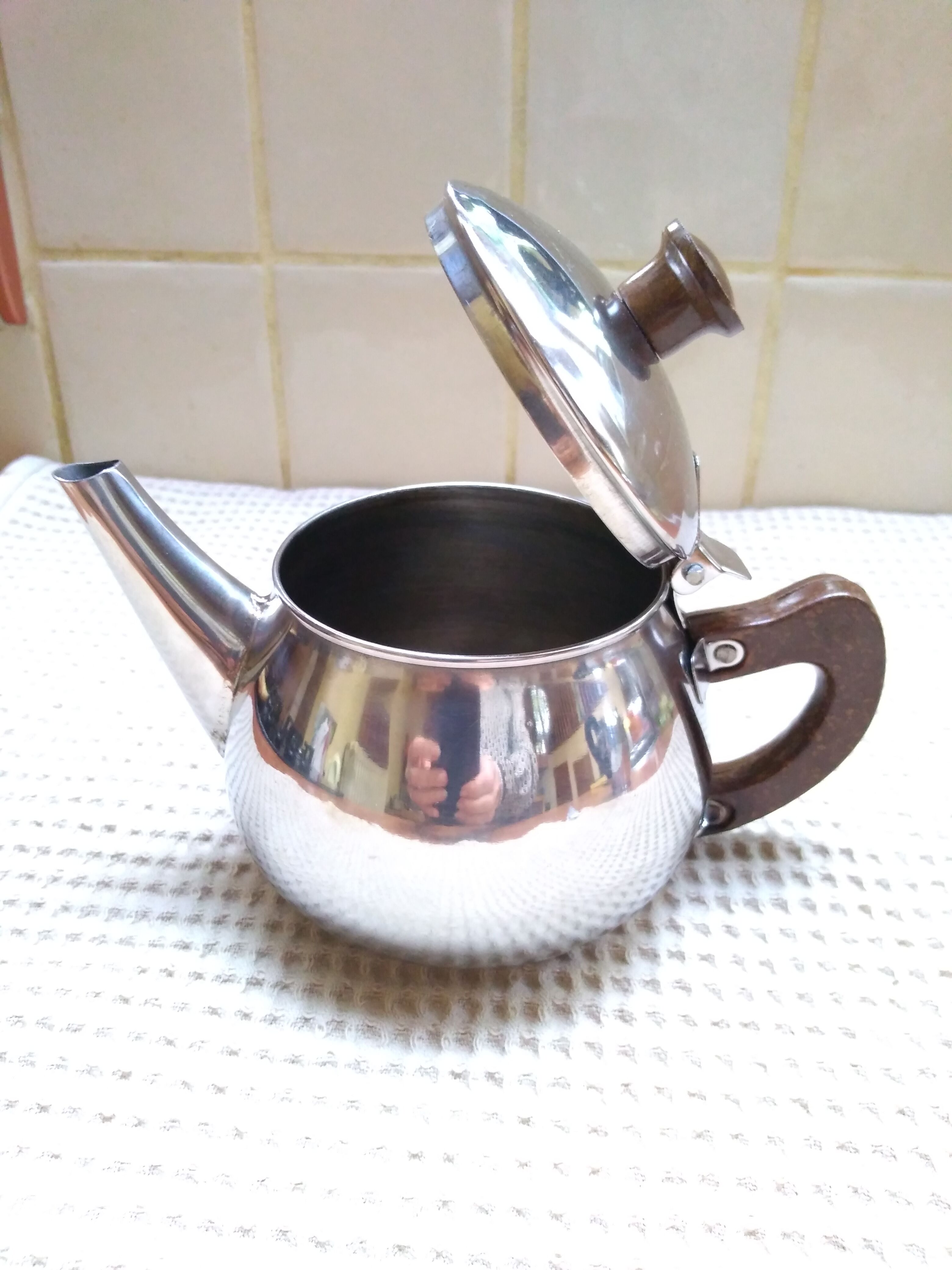 Stainless individual teapot