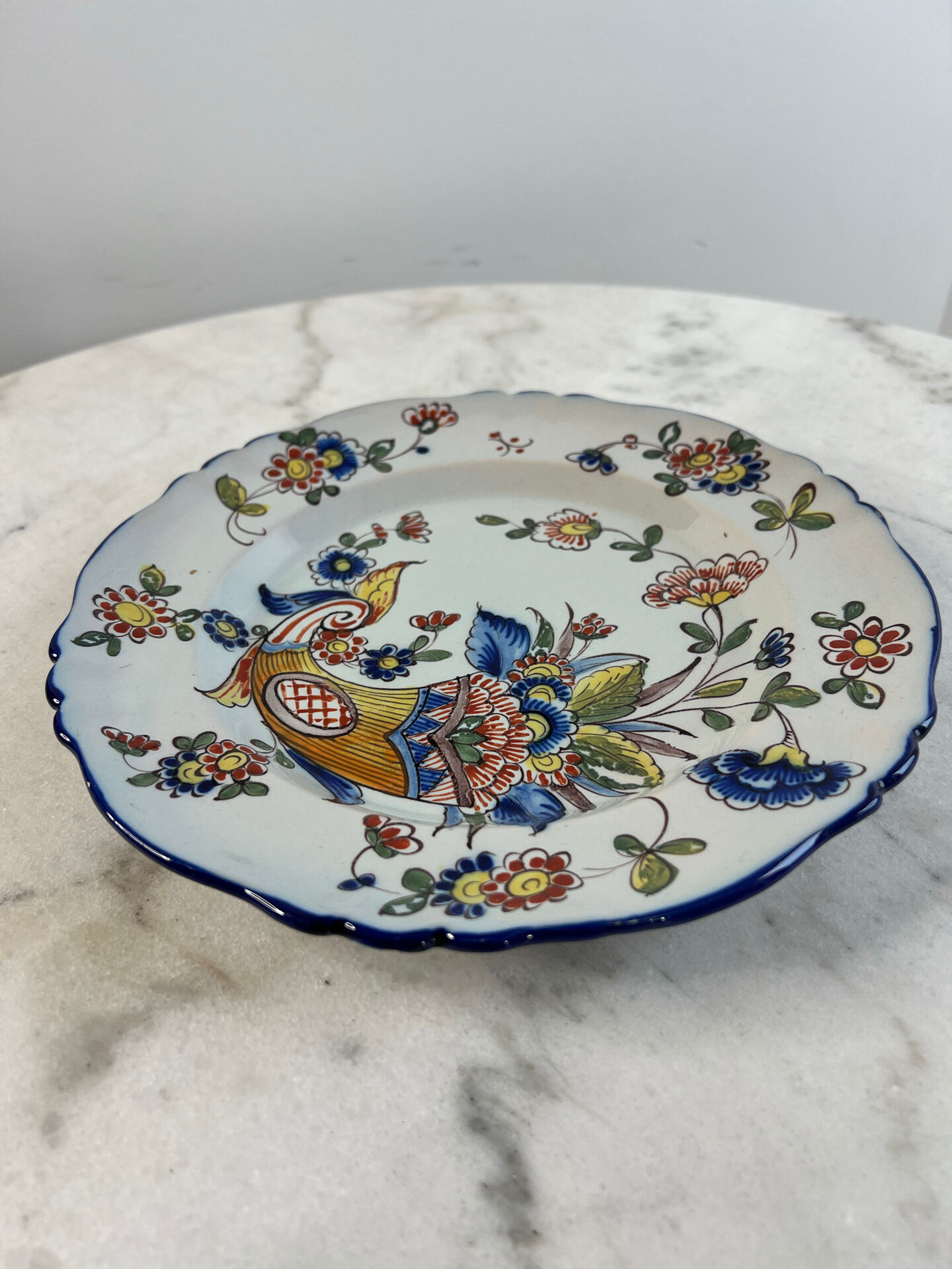 Flat plate in earthenware with polychrome decoration in Rouen style