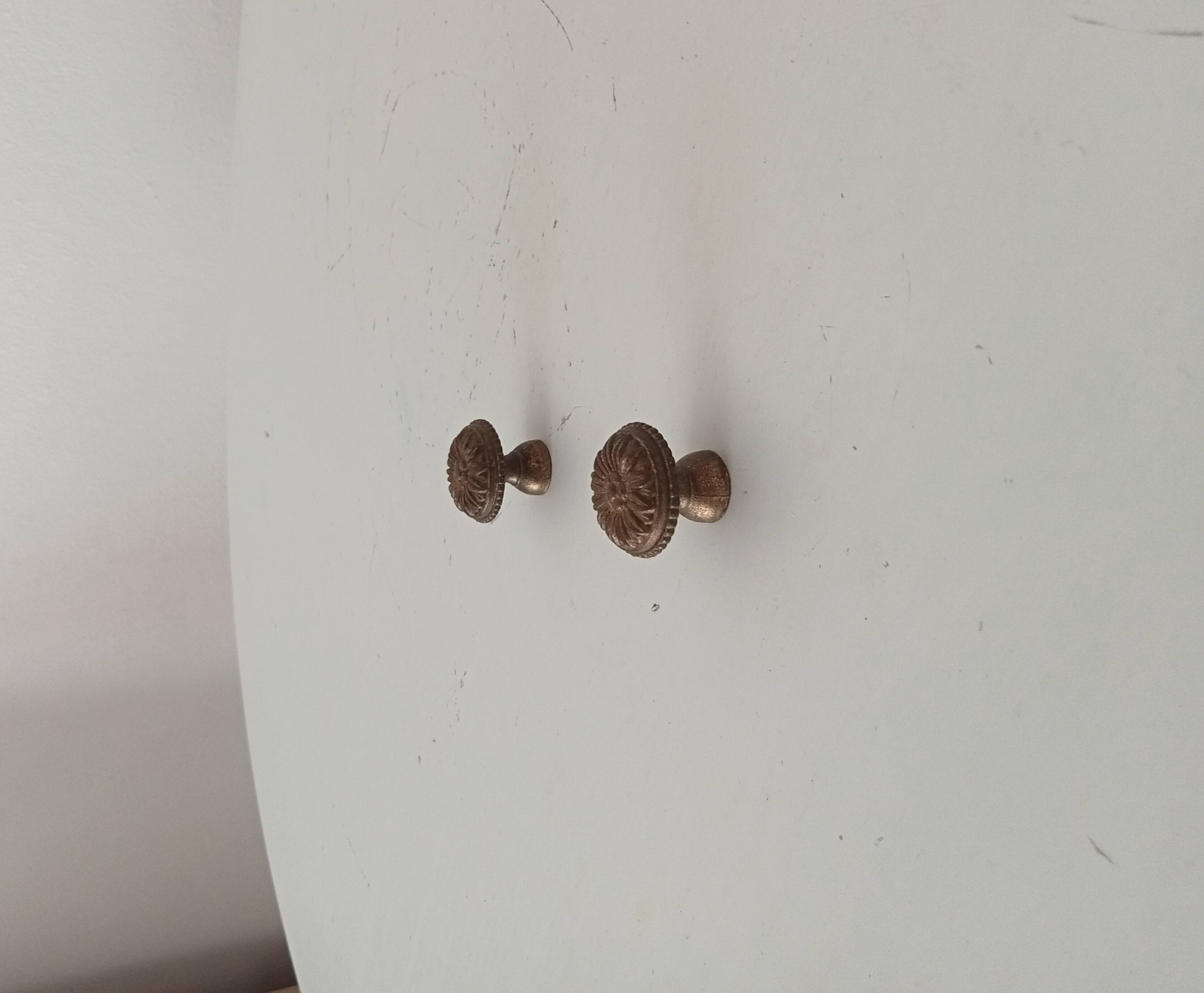 3 boutons, poignées de meubles anciens en bronze doré