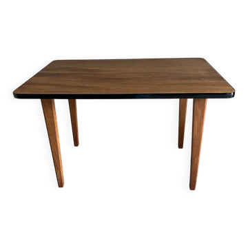 Mid-century coffee table with tapered legs.