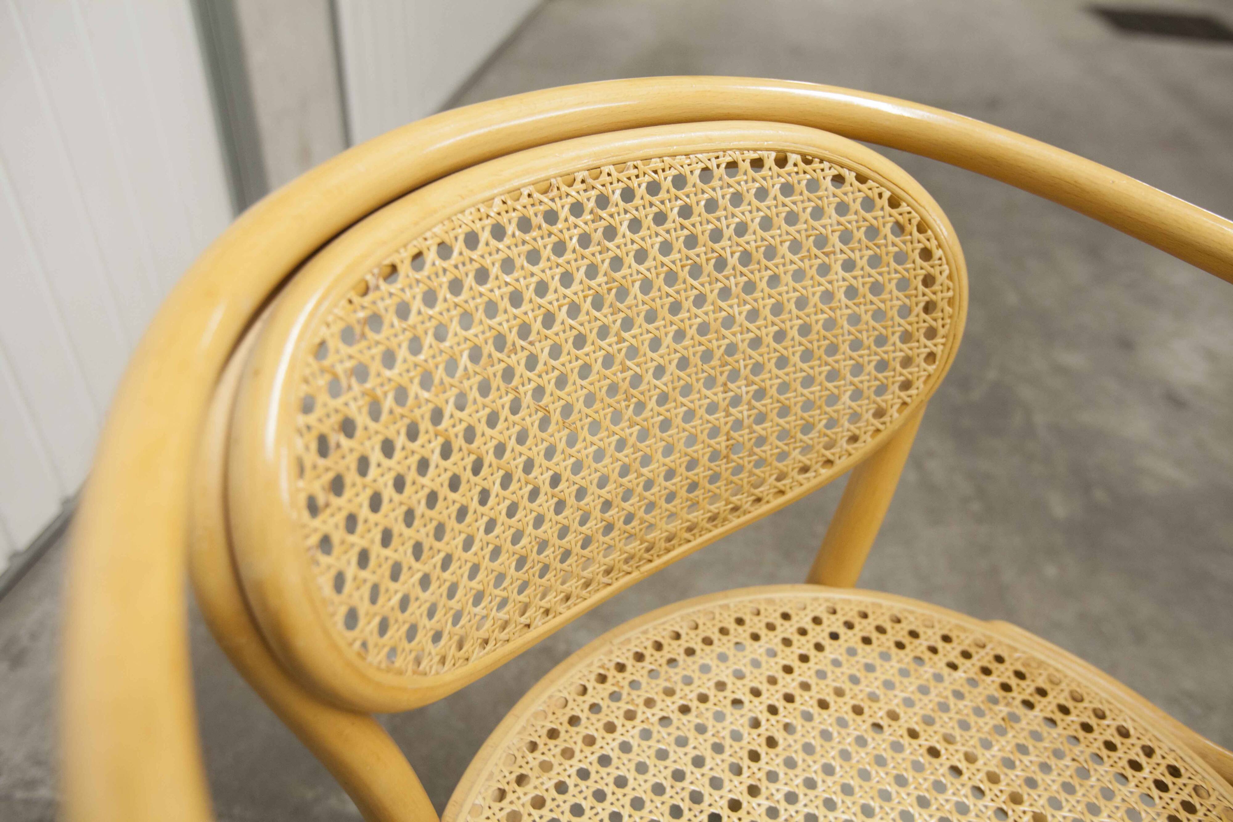 Fauteuil Thonet 210 R cannage couleur miel